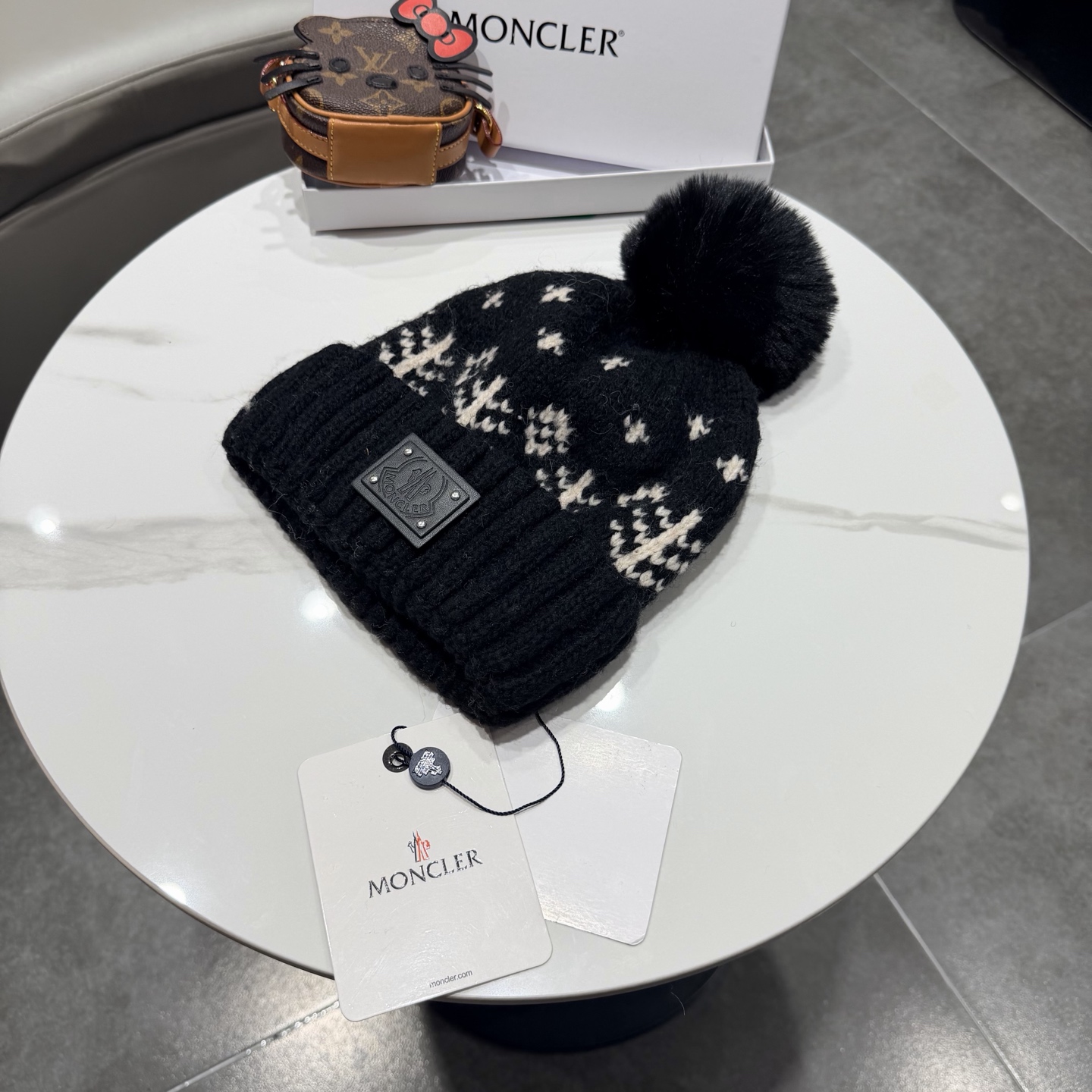 蒙口针织帽MONCLER毛线帽👍质量非常柔软舒服，保暖又时尚，简约大气，百搭款！
