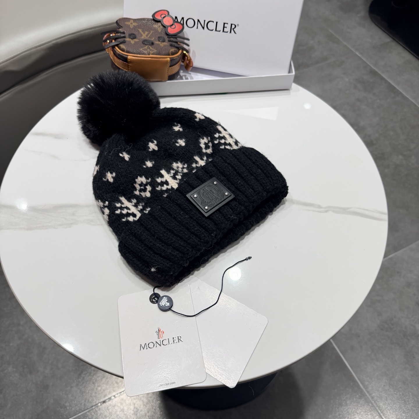 蒙口针织帽MONCLER毛线帽👍质量非常柔软舒服，保暖又时尚，简约大气，百搭款！