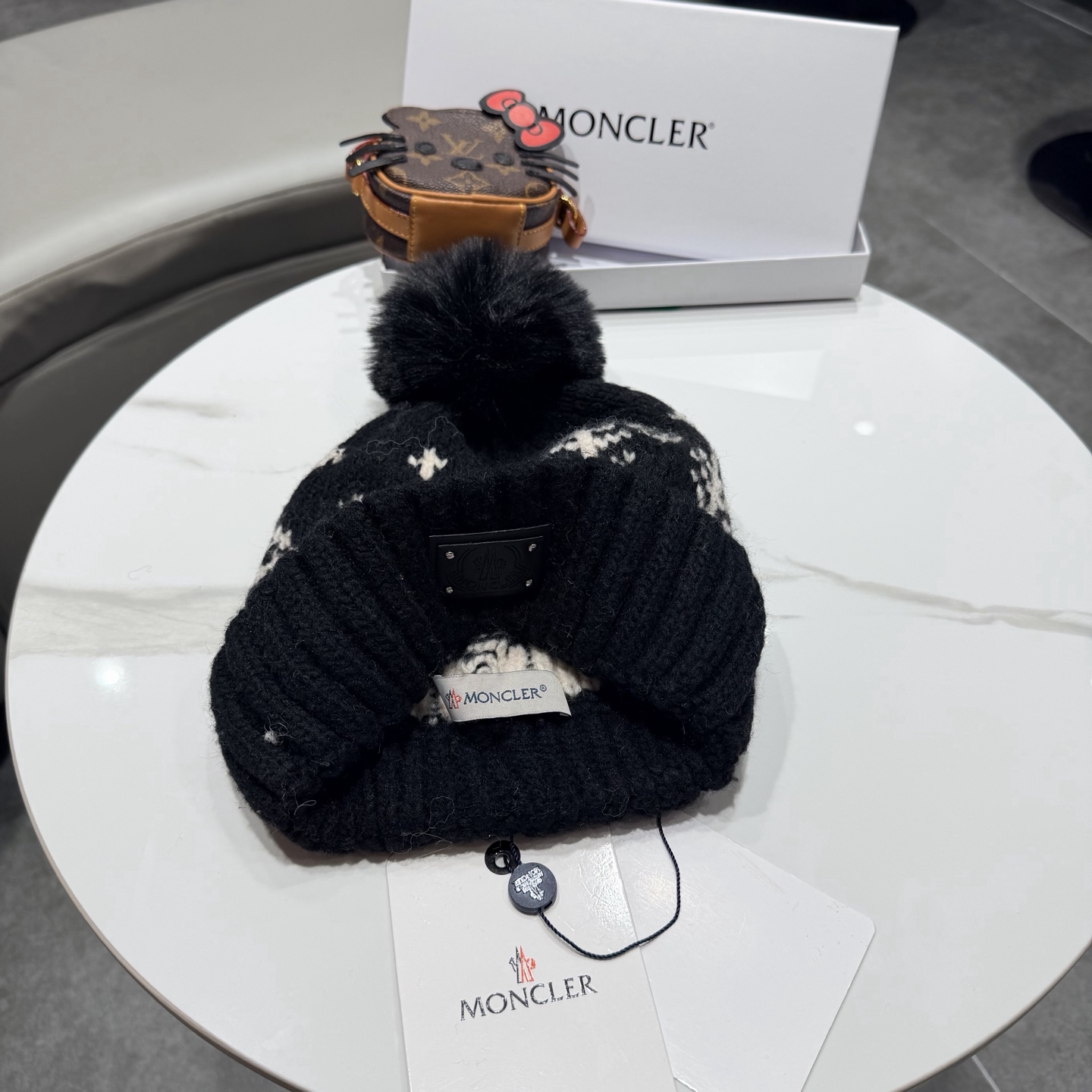 蒙口针织帽MONCLER毛线帽👍质量非常柔软舒服，保暖又时尚，简约大气，百搭款！