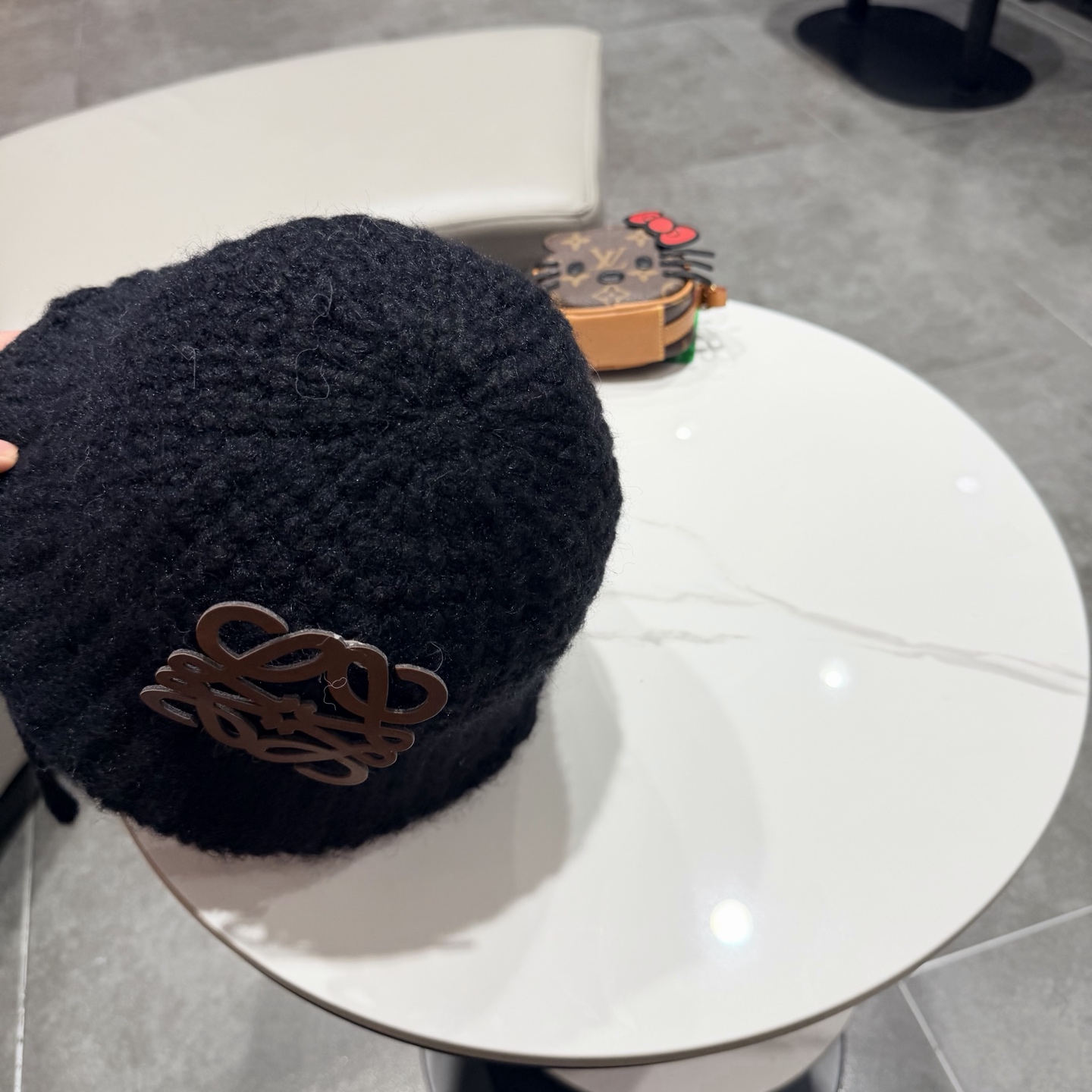 罗意威大头围针织渔夫帽子女新款冬骑车保暖防风绳水桶毛线帽显脸小