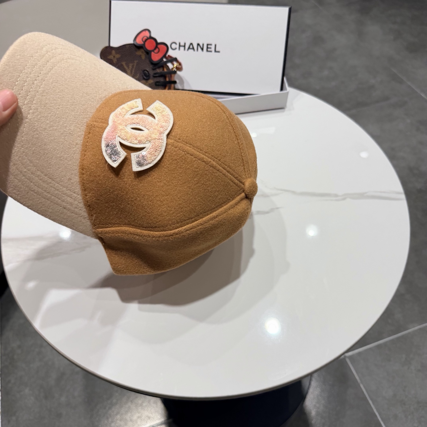 CHANEL香奈儿 拼色新款简约logo棒球帽，新款出货，大牌款超好搭配，赶紧入手！