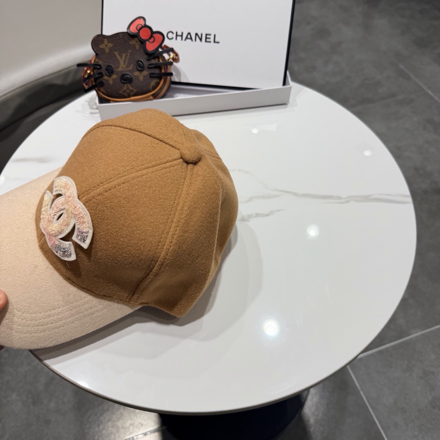 CHANEL香奈儿 拼色新款简约logo棒球帽，新款出货，大牌款超好搭配，赶紧入手！