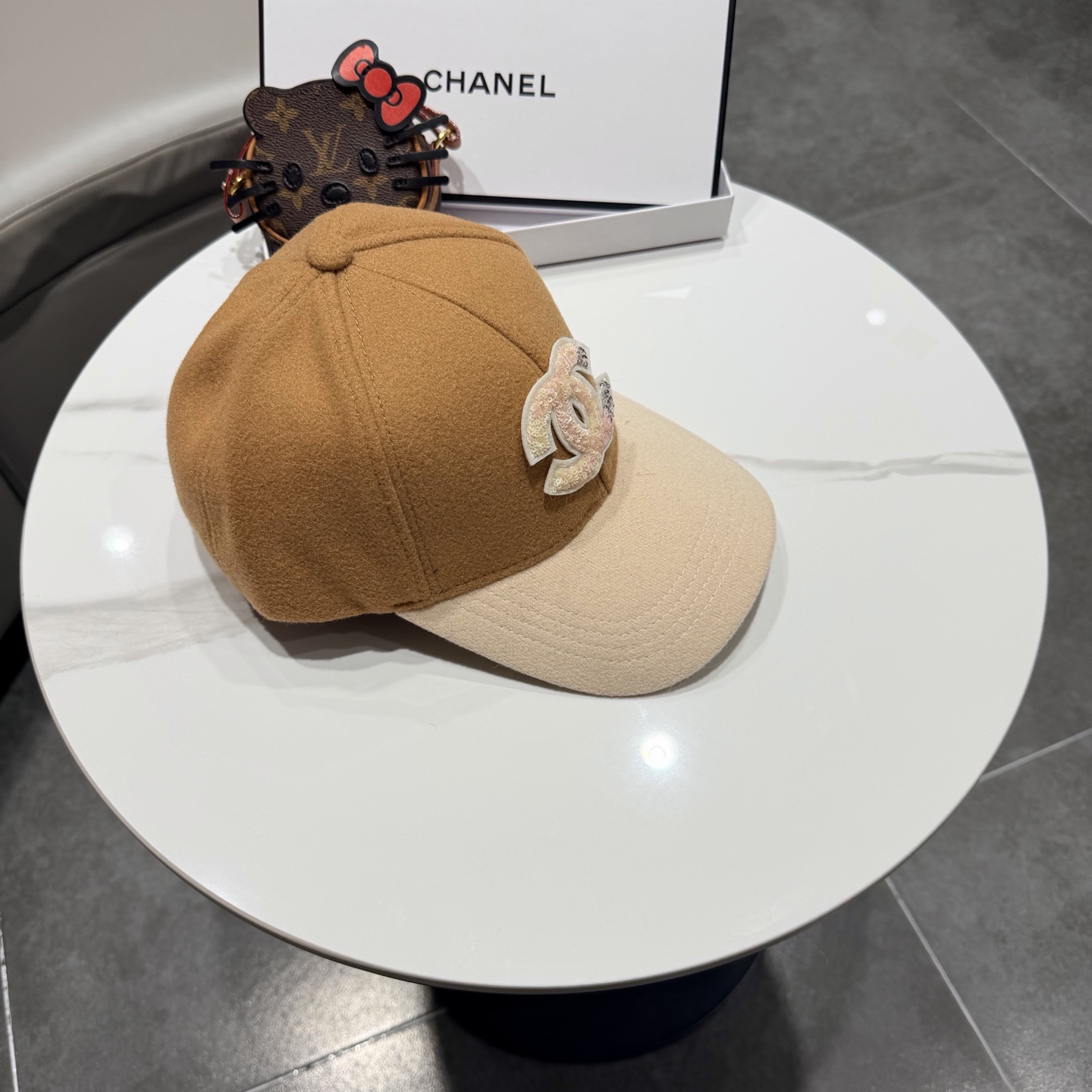 CHANEL香奈儿 拼色新款简约logo棒球帽，新款出货，大牌款超好搭配，赶紧入手！