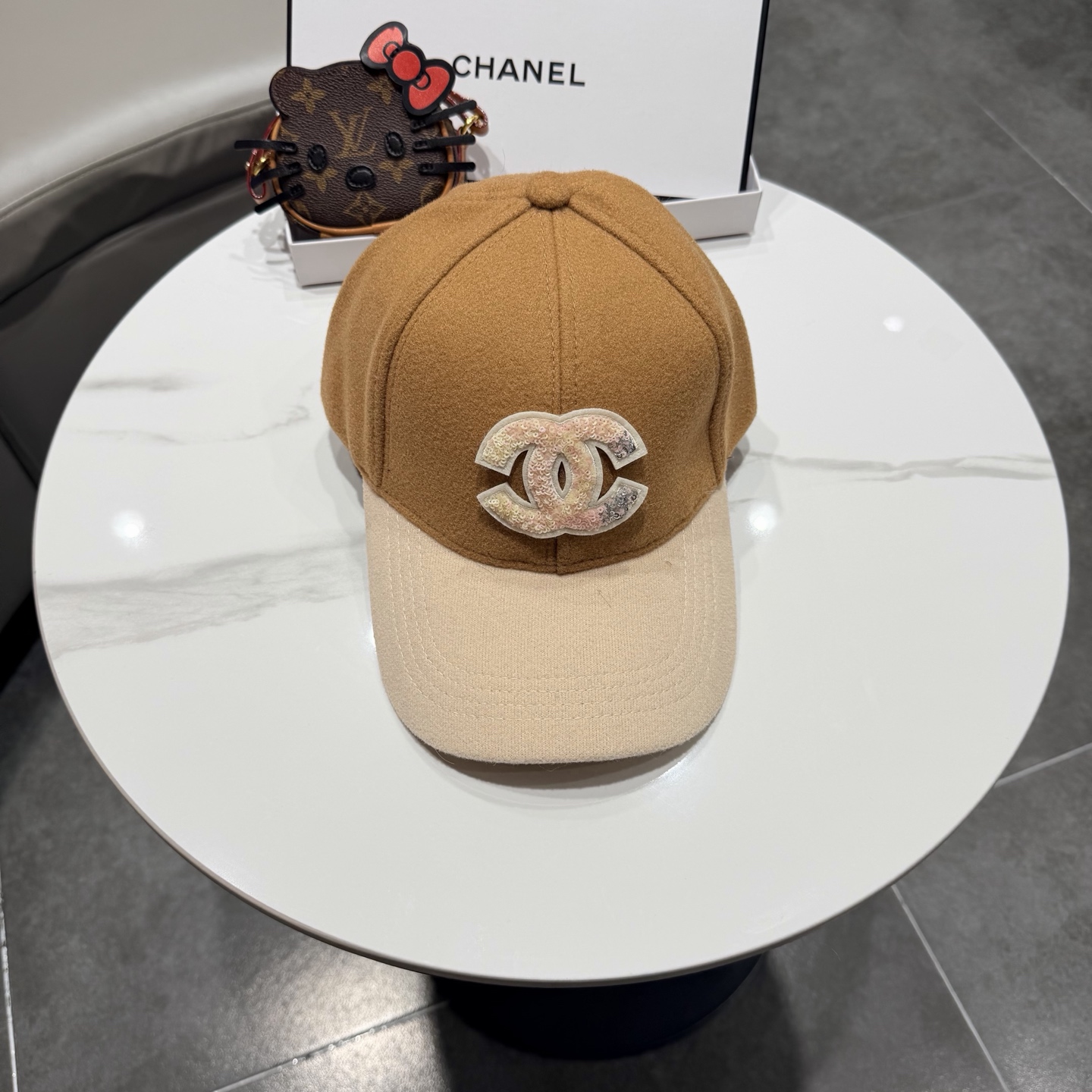 CHANEL香奈儿 拼色新款简约logo棒球帽，新款出货，大牌款超好搭配，赶紧入手！