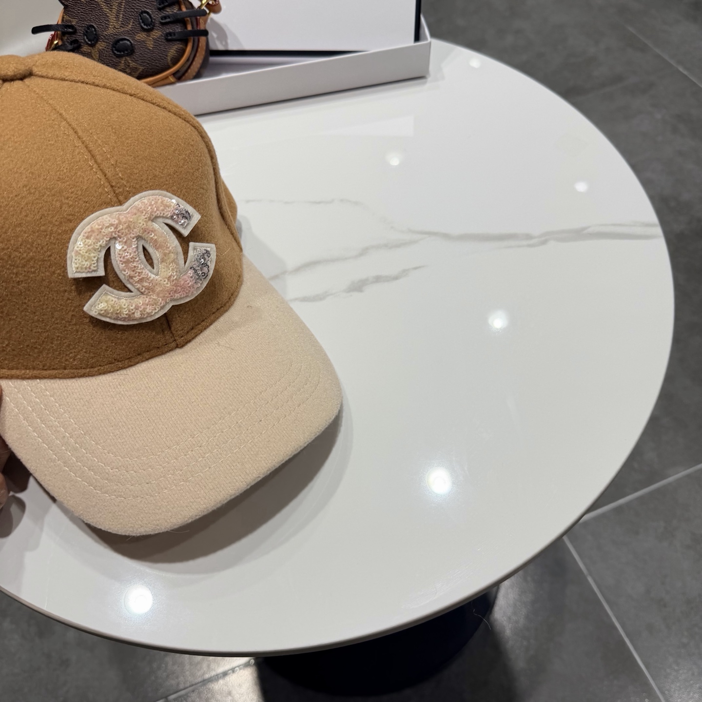 CHANEL香奈儿 拼色新款简约logo棒球帽，新款出货，大牌款超好搭配，赶紧入手！
