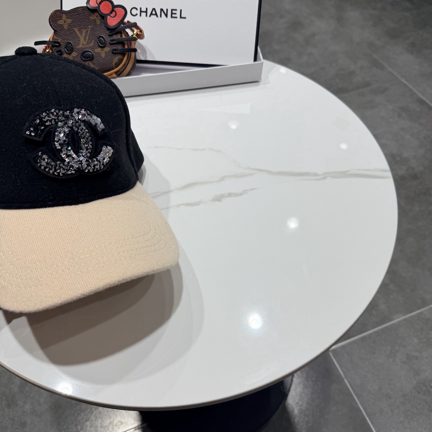 CHANEL香奈儿 拼色新款简约logo棒球帽，新款出货，大牌款超好搭配，赶紧入手！