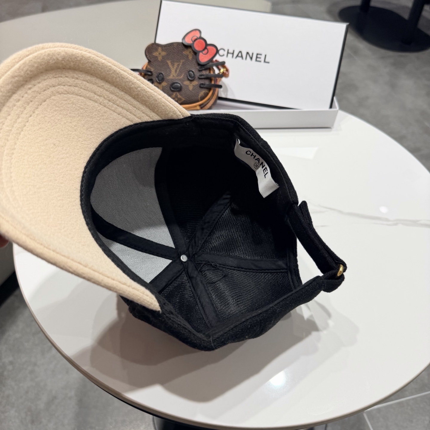 CHANEL香奈儿 拼色新款简约logo棒球帽，新款出货，大牌款超好搭配，赶紧入手！