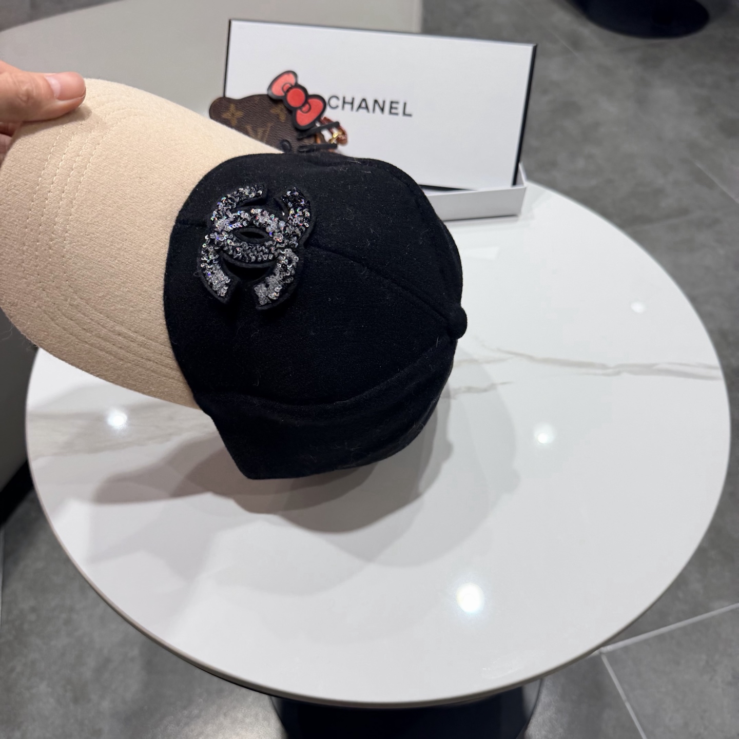 CHANEL香奈儿 拼色新款简约logo棒球帽，新款出货，大牌款超好搭配，赶紧入手！