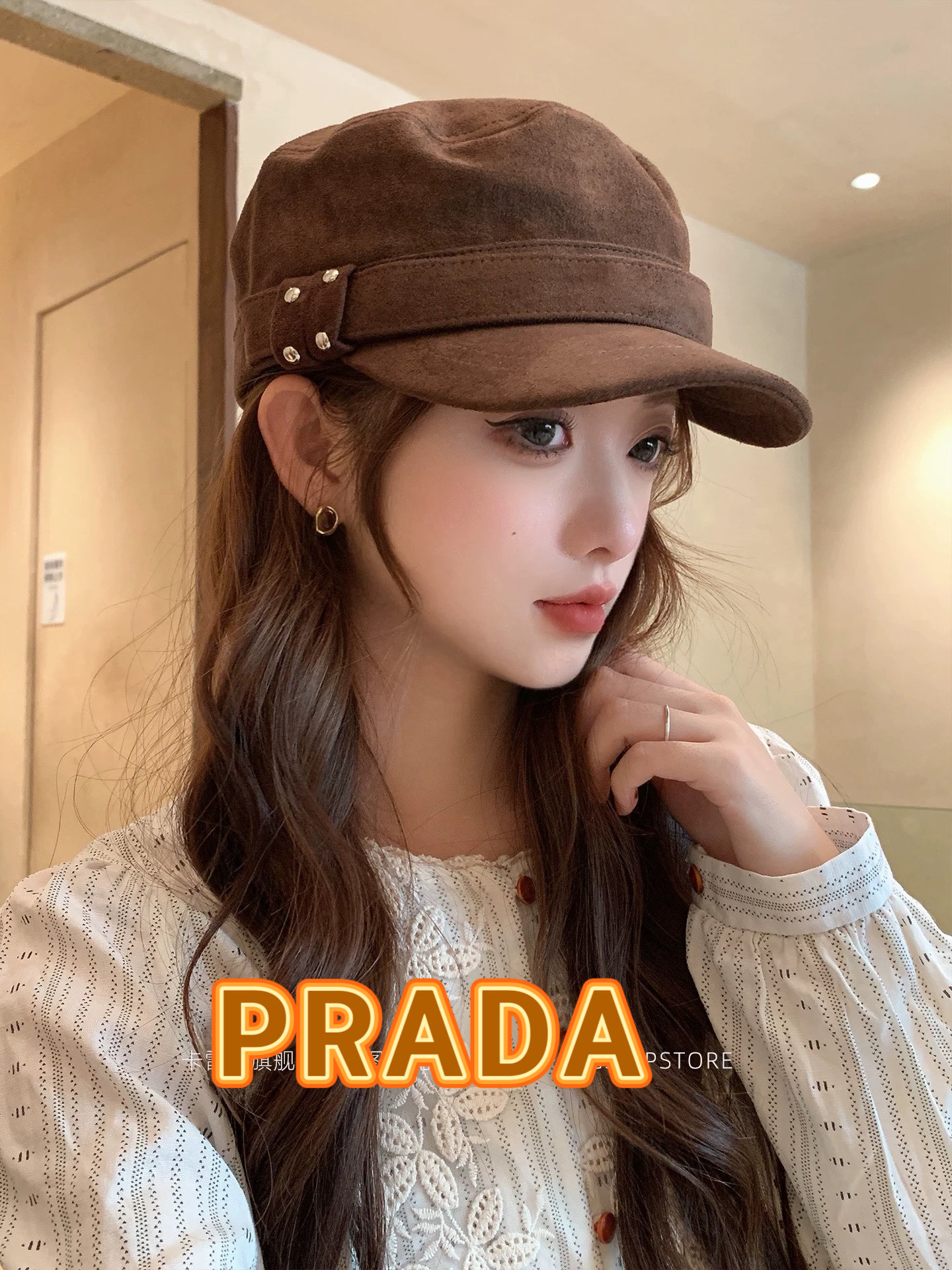 P90普拉达prada铆钉复古皮绒平顶帽子女秋冬百搭青年气质骑车时髦防风马术帽