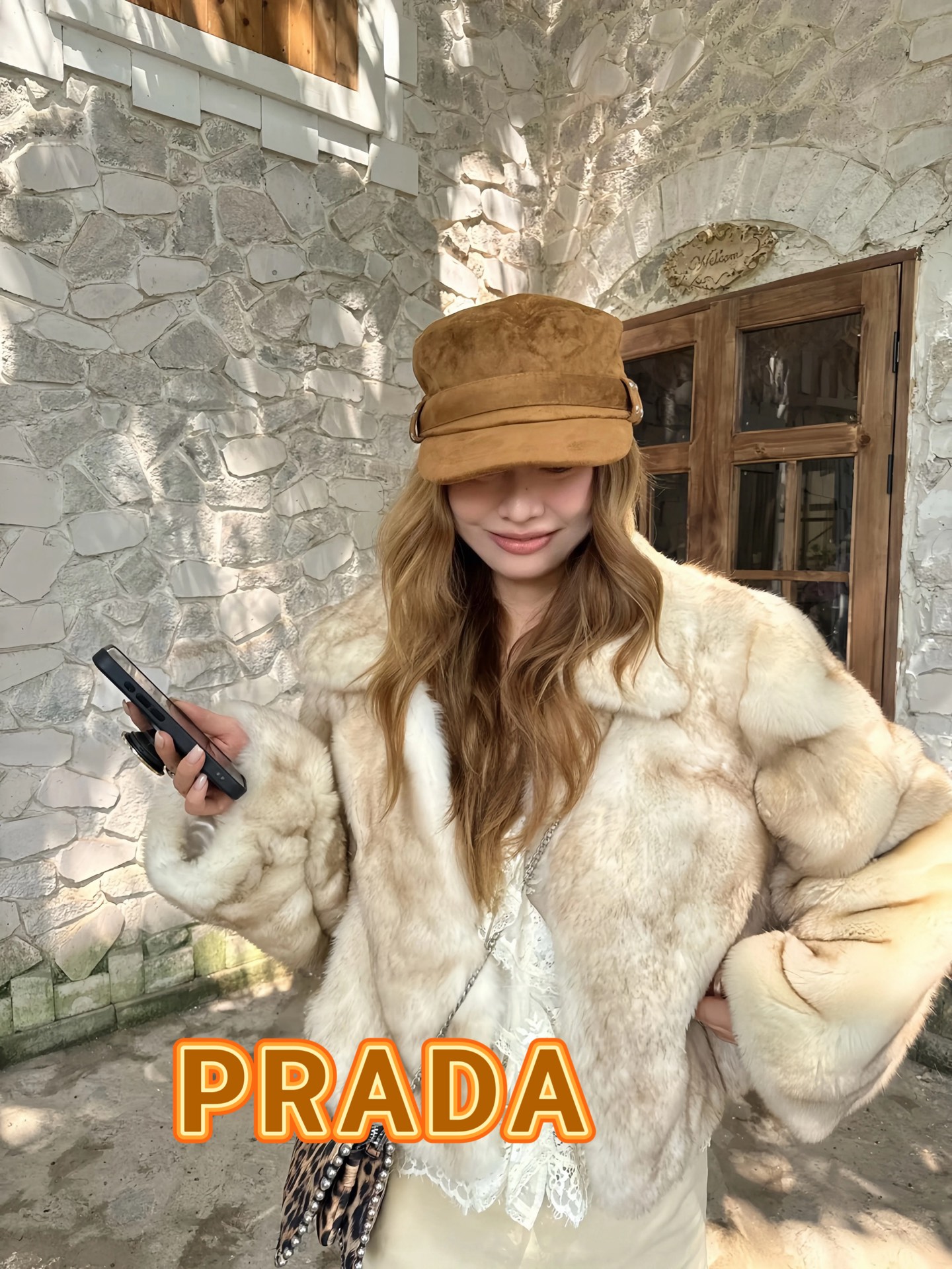 P90普拉达prada铆钉复古皮绒平顶帽子女秋冬百搭青年气质骑车时髦防风马术帽