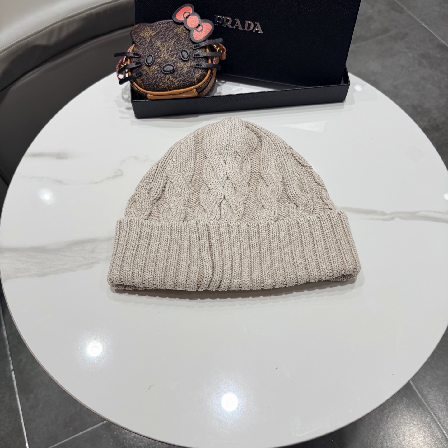 普拉达 Prada 🫓最新三角标 针织帽毛线帽女宽松冷帽，秋冬季保暖加厚 新款护耳针织帽