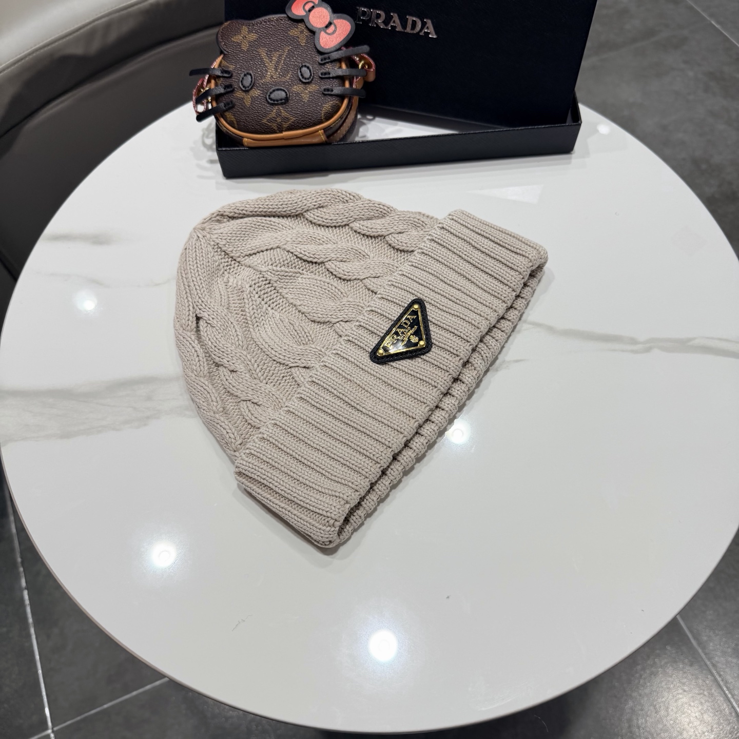 普拉达 Prada 🫓最新三角标 针织帽毛线帽女宽松冷帽，秋冬季保暖加厚 新款护耳针织帽