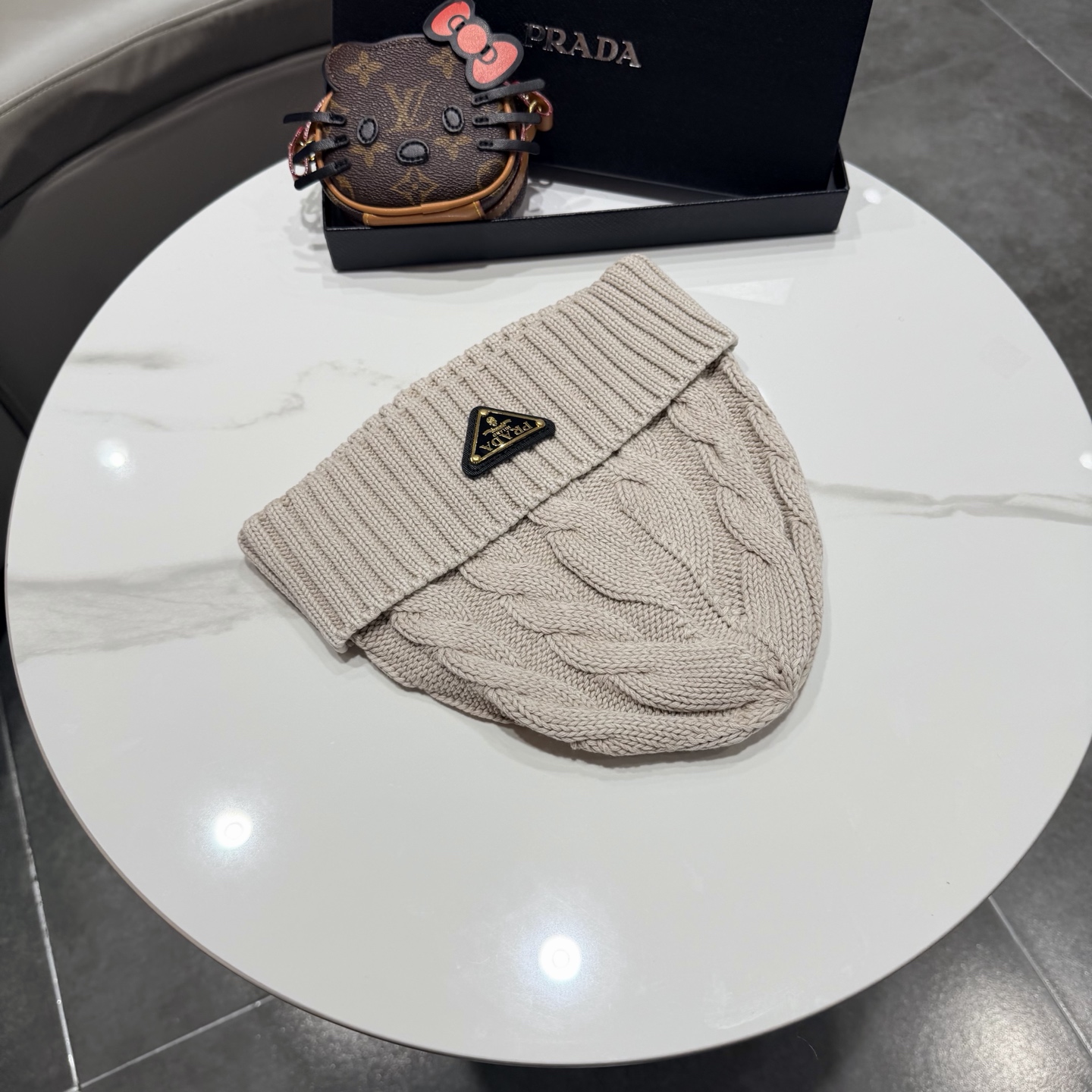 普拉达 Prada 🫓最新三角标 针织帽毛线帽女宽松冷帽，秋冬季保暖加厚 新款护耳针织帽