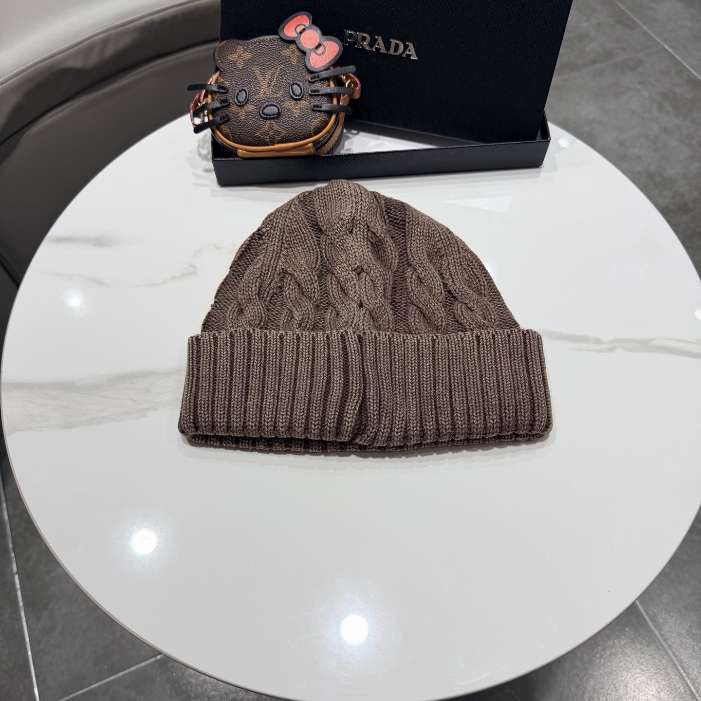 普拉达 Prada 🫓最新三角标 针织帽毛线帽女宽松冷帽，秋冬季保暖加厚 新款护耳针织帽