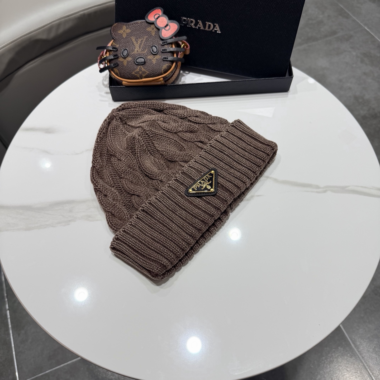 普拉达 Prada 🫓最新三角标 针织帽毛线帽女宽松冷帽，秋冬季保暖加厚 新款护耳针织帽