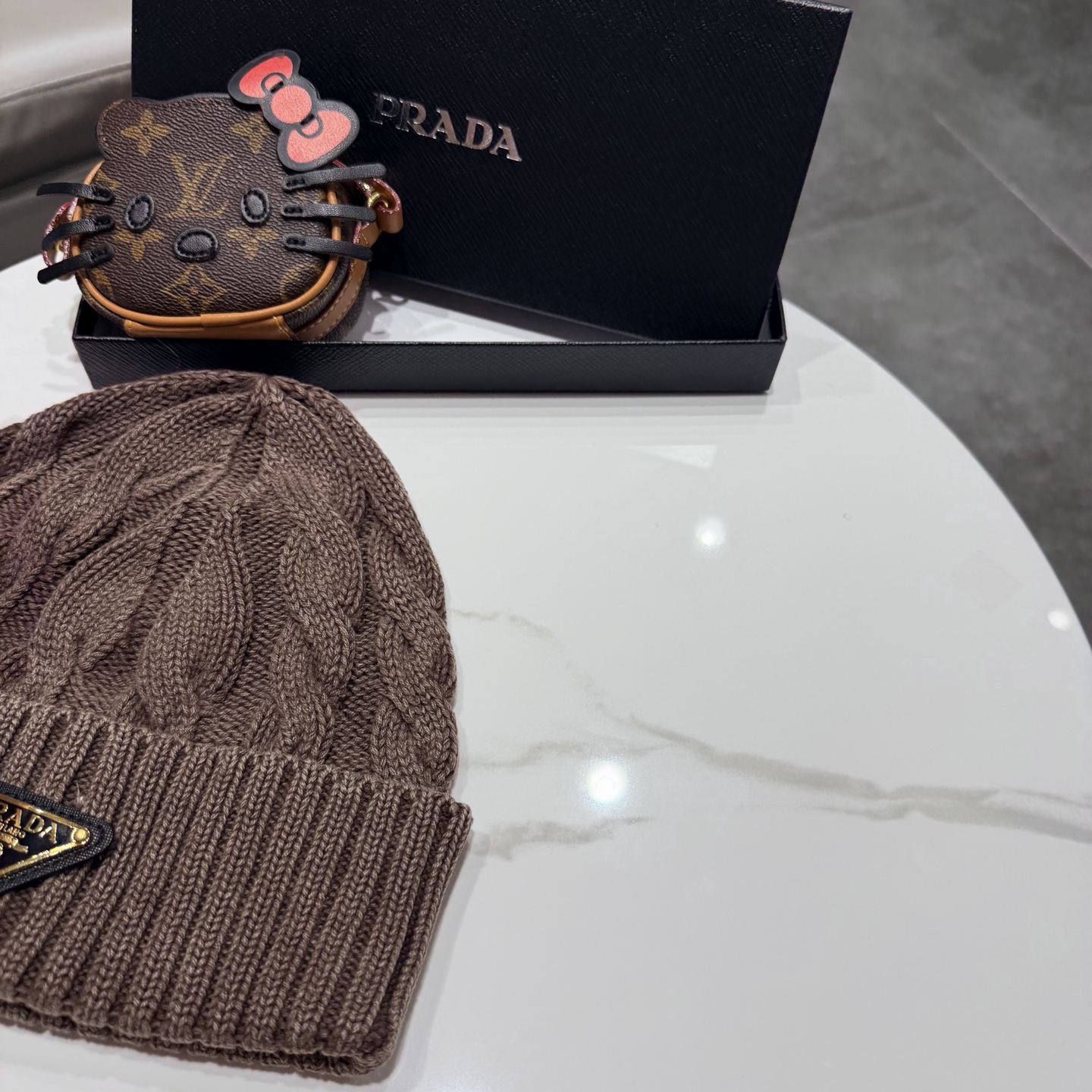 普拉达 Prada 🫓最新三角标 针织帽毛线帽女宽松冷帽，秋冬季保暖加厚 新款护耳针织帽