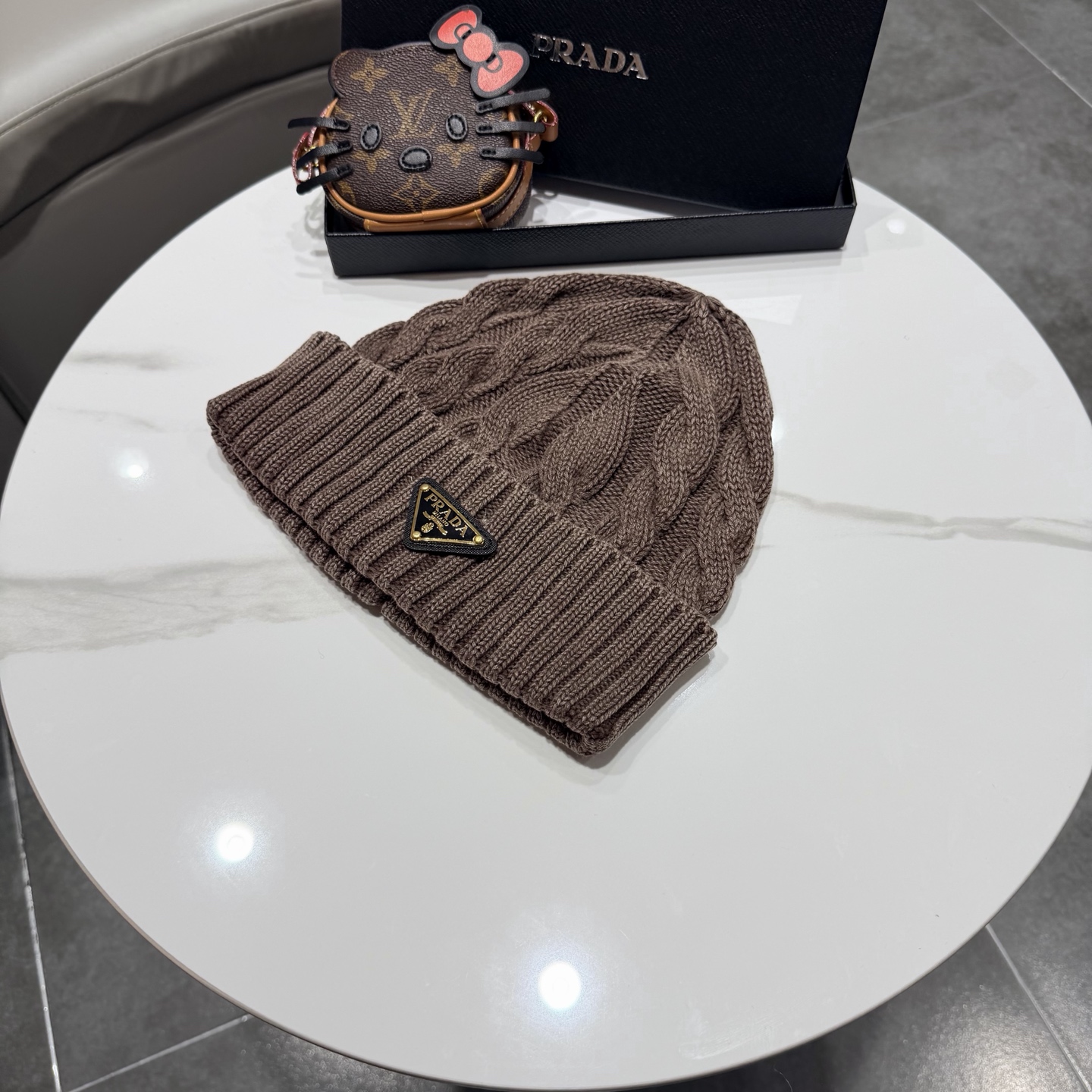 普拉达 Prada 🫓最新三角标 针织帽毛线帽女宽松冷帽，秋冬季保暖加厚 新款护耳针织帽