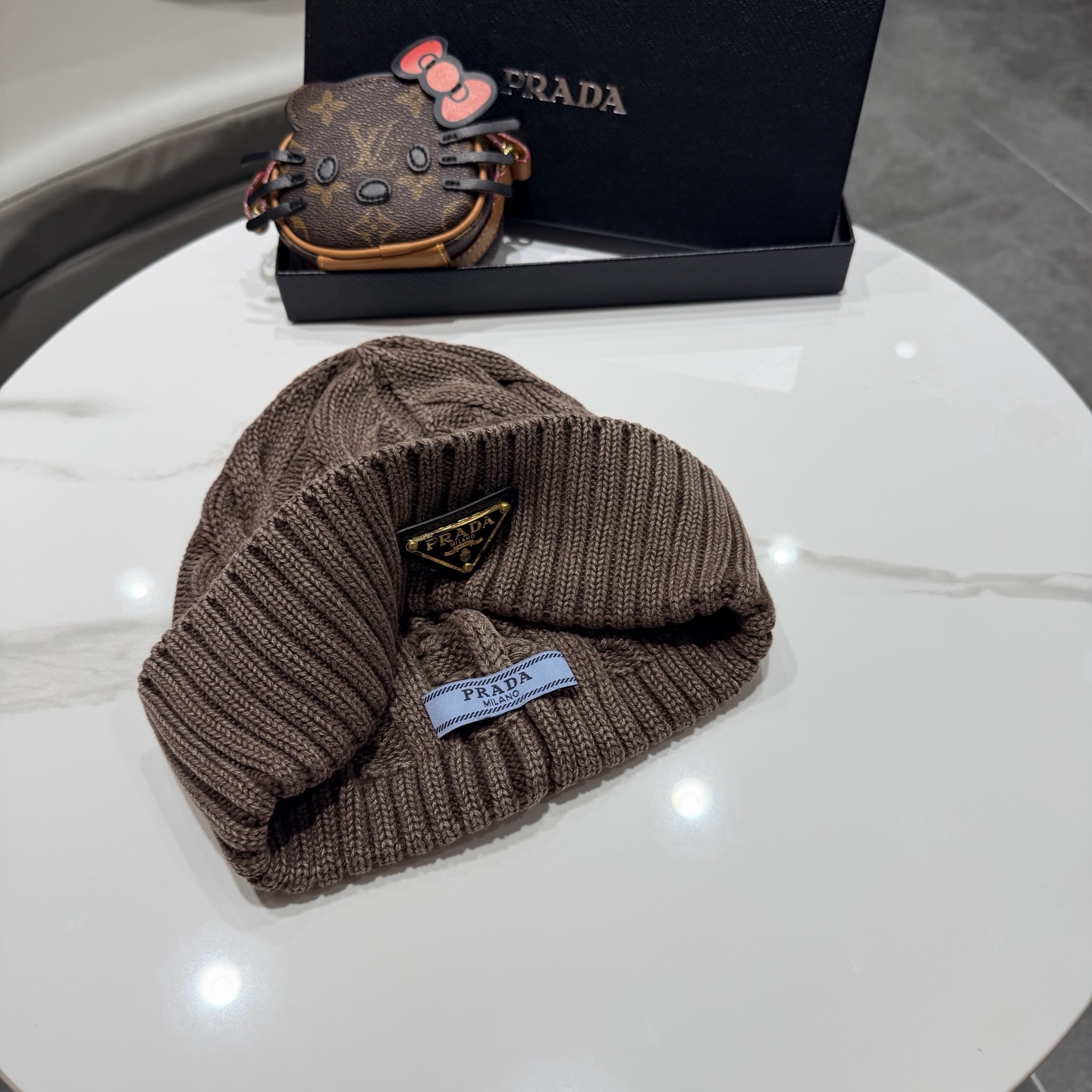 普拉达 Prada 🫓最新三角标 针织帽毛线帽女宽松冷帽，秋冬季保暖加厚 新款护耳针织帽