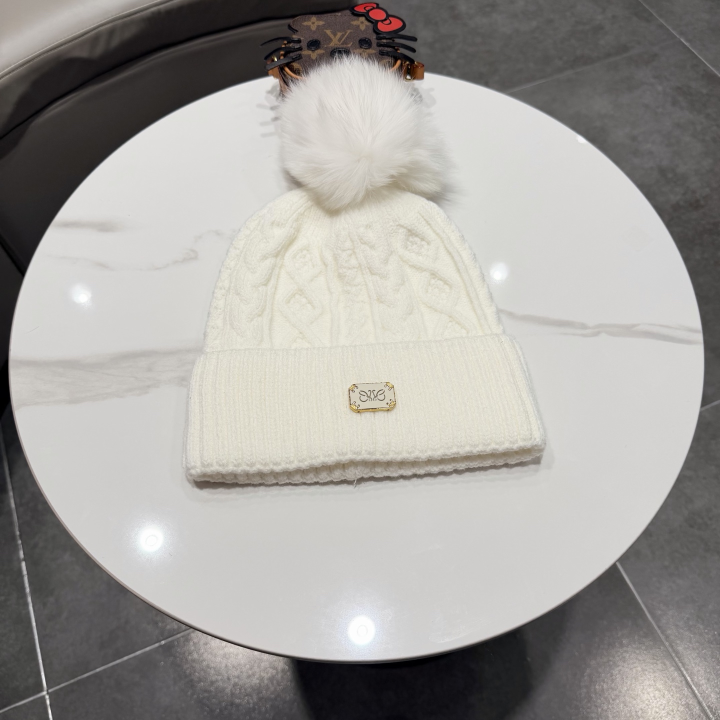 NO:643420,Loewe's new style fox fur ball knitted woolen hat fisherman hat baseball cap knitted hat, hat, loewe, espadrilles, hats19860909罗意威新款配狐狸毛球针织毛线帽帽子渔夫帽棒球帽针织帽,帽子,loewe,espadrilles,hats,hat