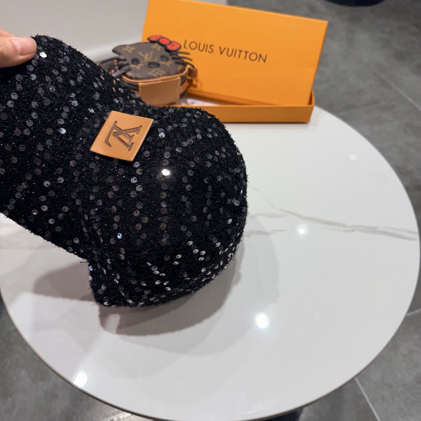 🧢路易威登棒球帽 LouisVuitton😍新款LV棒球帽，重工打造♥️高端大气，百搭款🤗男女通用！