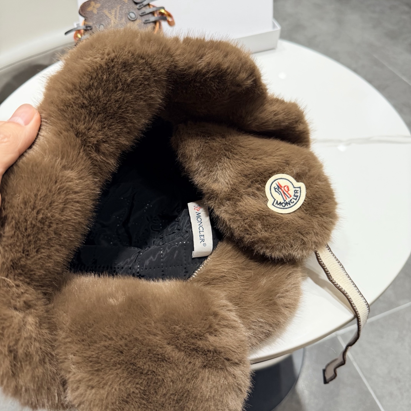 蒙口纯色波浪檐毛绒渔夫帽女冬季防寒保暖百搭大头围显脸小毛茸茸盆帽