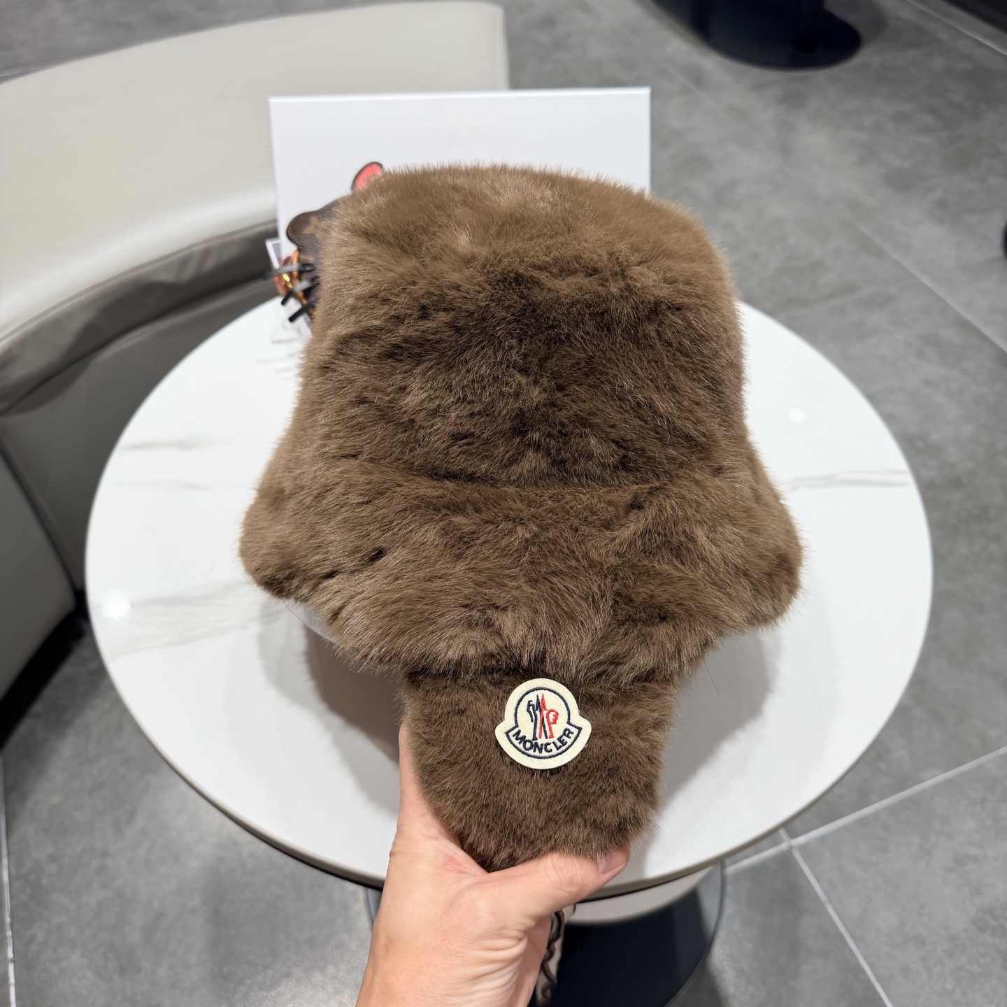 蒙口纯色波浪檐毛绒渔夫帽女冬季防寒保暖百搭大头围显脸小毛茸茸盆帽