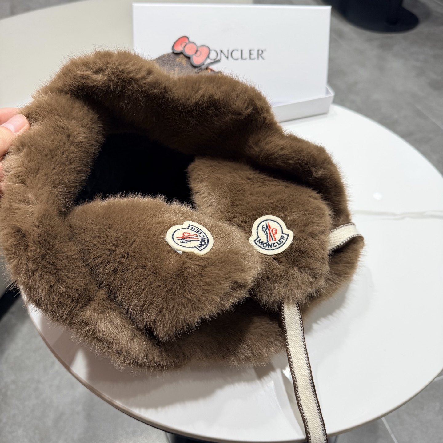 蒙口纯色波浪檐毛绒渔夫帽女冬季防寒保暖百搭大头围显脸小毛茸茸盆帽