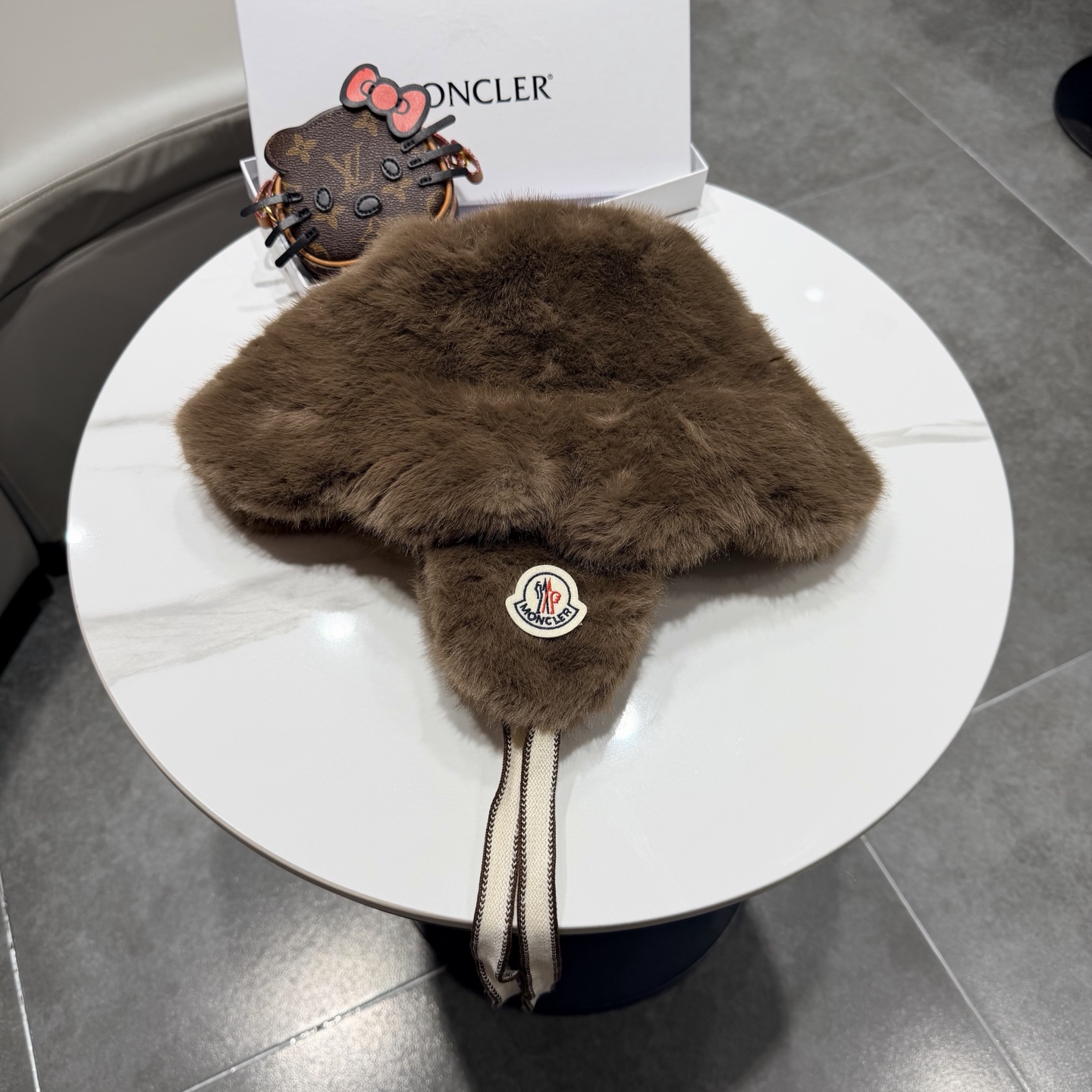 蒙口纯色波浪檐毛绒渔夫帽女冬季防寒保暖百搭大头围显脸小毛茸茸盆帽