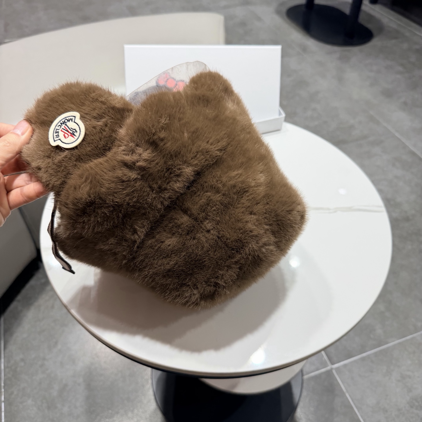 蒙口纯色波浪檐毛绒渔夫帽女冬季防寒保暖百搭大头围显脸小毛茸茸盆帽