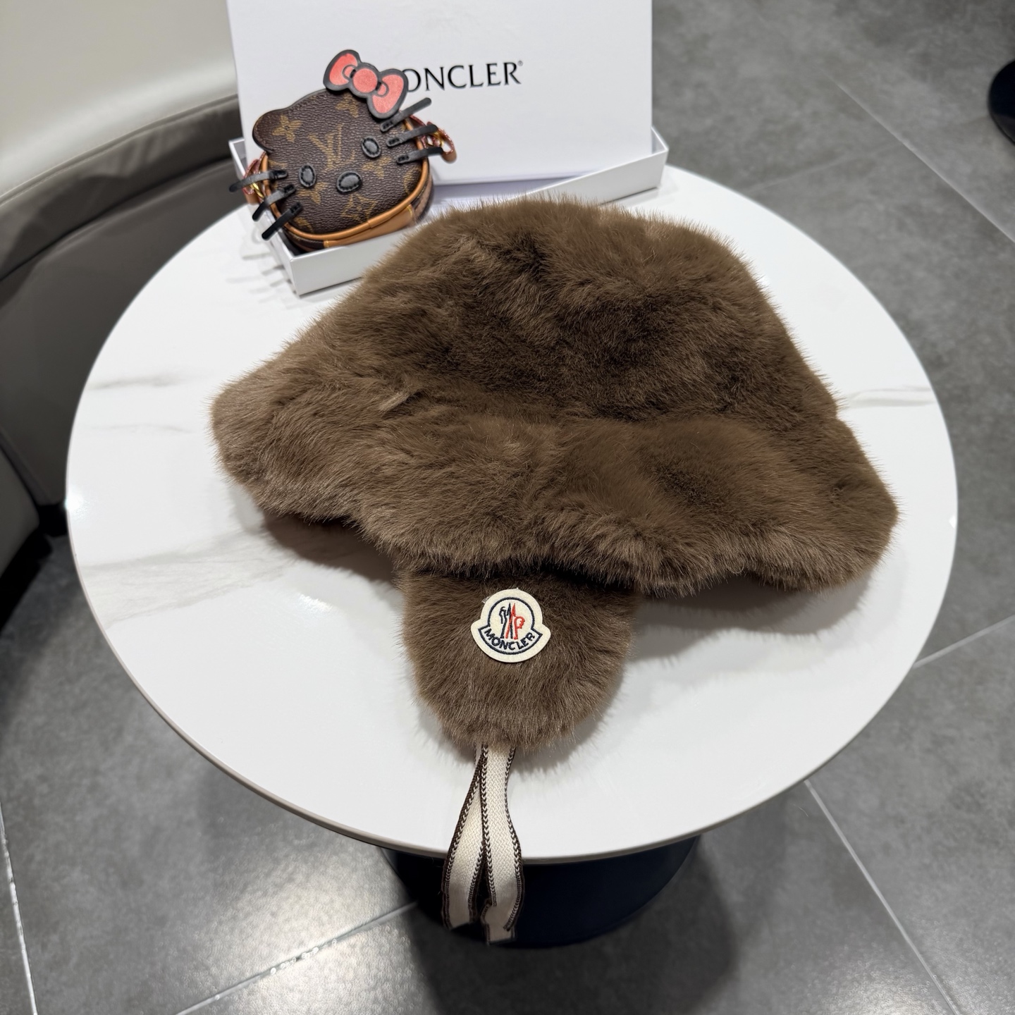 蒙口纯色波浪檐毛绒渔夫帽女冬季防寒保暖百搭大头围显脸小毛茸茸盆帽