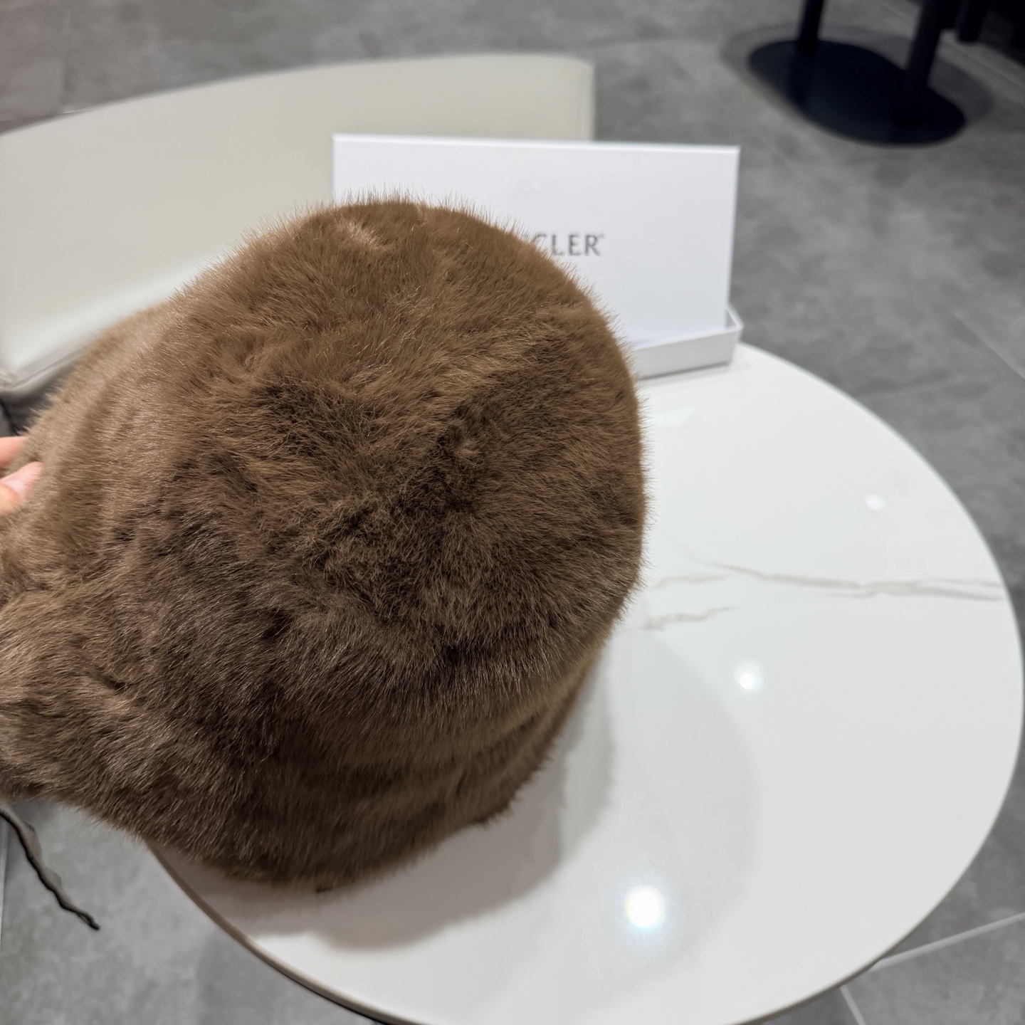 蒙口纯色波浪檐毛绒渔夫帽女冬季防寒保暖百搭大头围显脸小毛茸茸盆帽