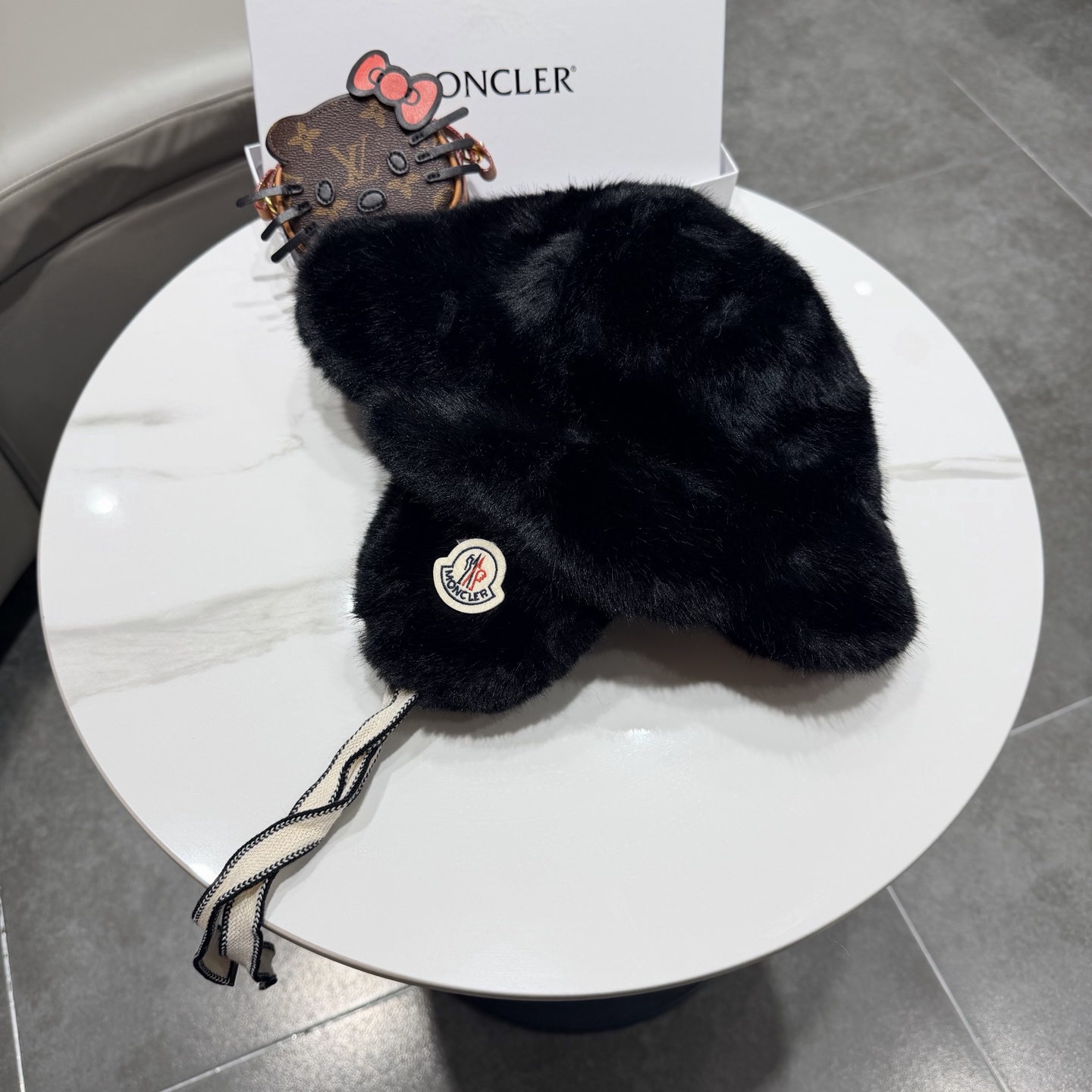 蒙口纯色波浪檐毛绒渔夫帽女冬季防寒保暖百搭大头围显脸小毛茸茸盆帽