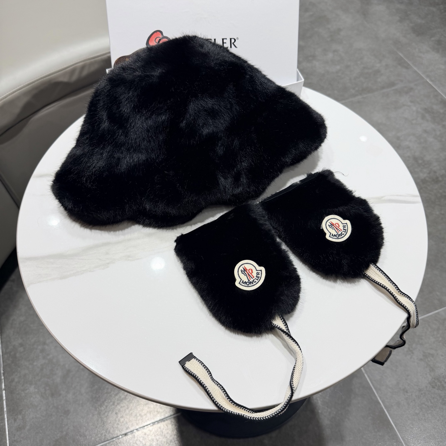 蒙口纯色波浪檐毛绒渔夫帽女冬季防寒保暖百搭大头围显脸小毛茸茸盆帽