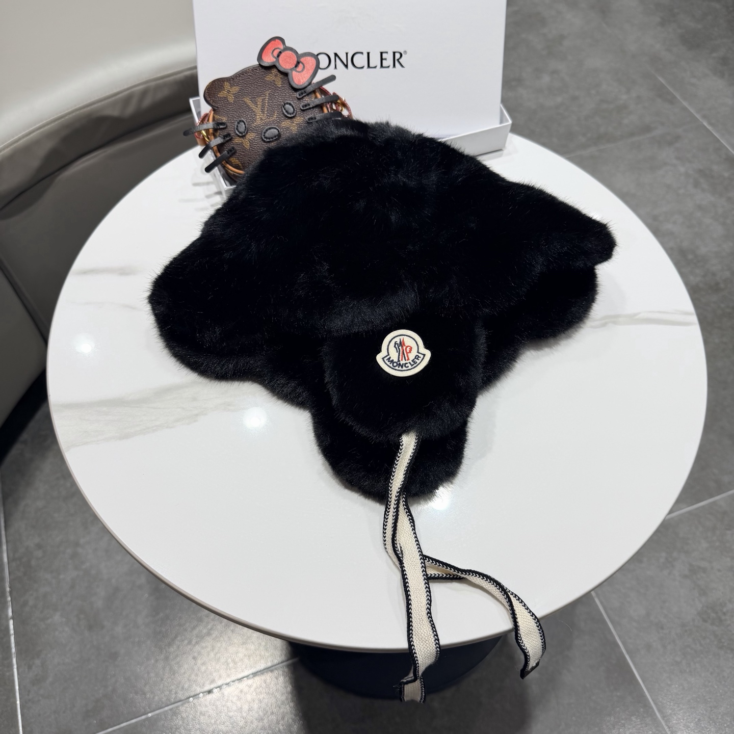 蒙口纯色波浪檐毛绒渔夫帽女冬季防寒保暖百搭大头围显脸小毛茸茸盆帽