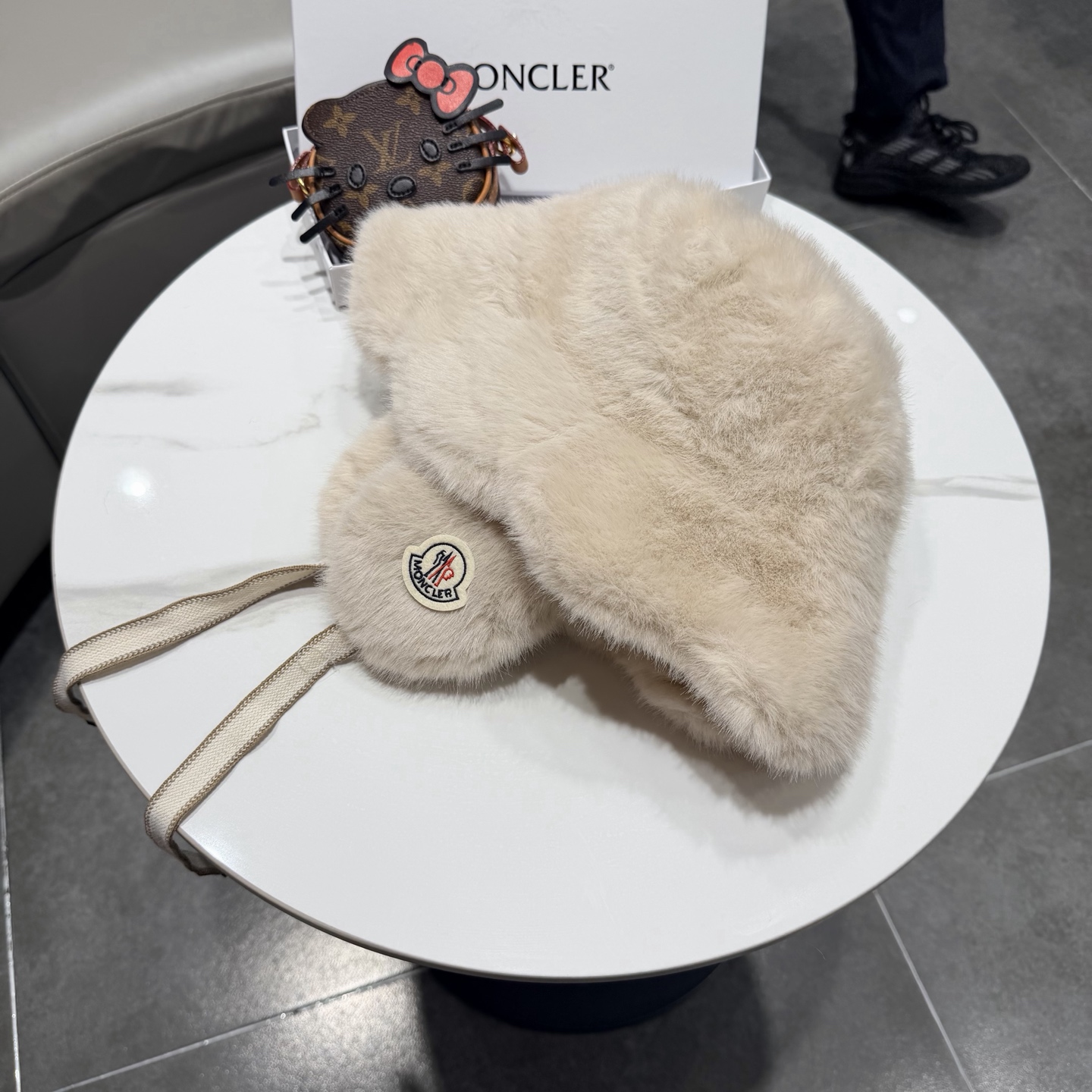 蒙口纯色波浪檐毛绒渔夫帽女冬季防寒保暖百搭大头围显脸小毛茸茸盆帽