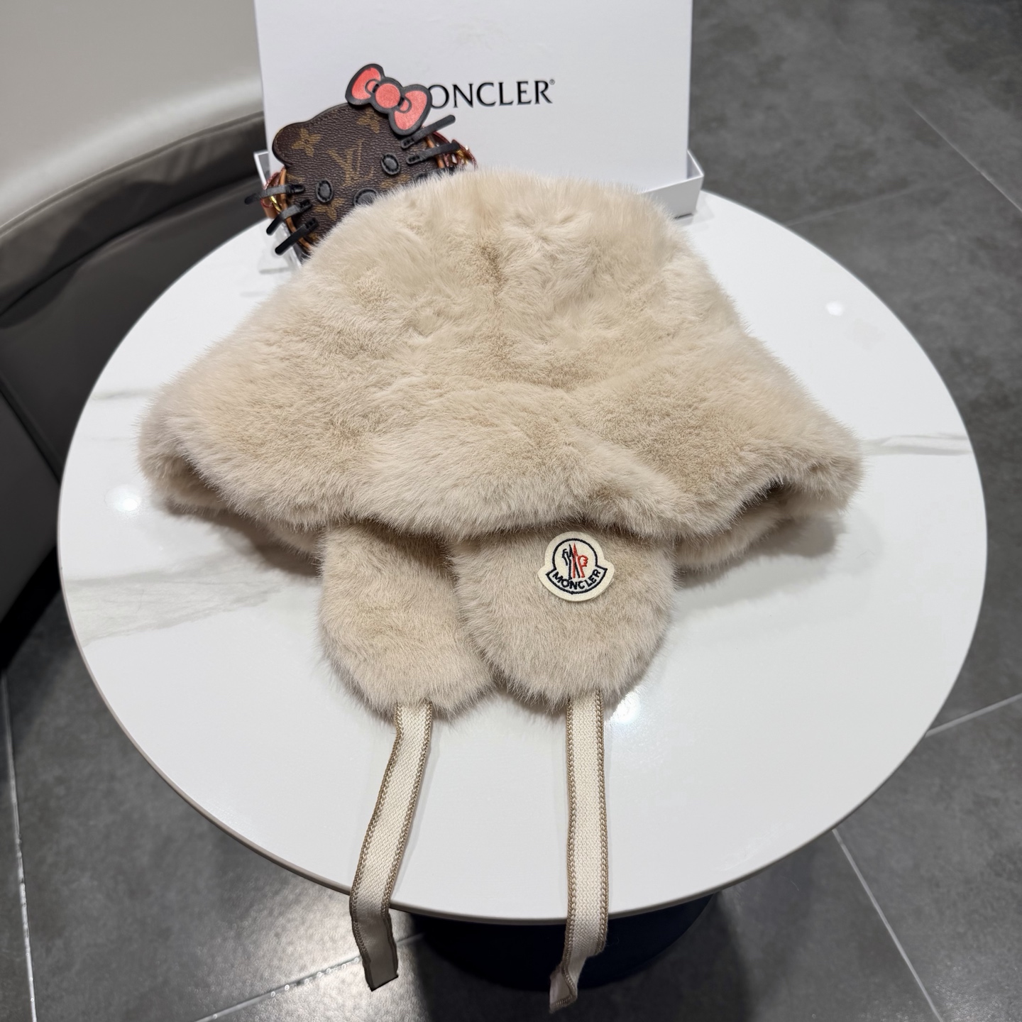 NO:643406,Mouth solid color wavy brim plush fisherman hat for women in winter, cold protection, versatile, large head circumference, small furry basin hat, fisherman hat, baseball cap, knitted hat, hat, Moncler, espadrilles, hats19860909蒙口纯色波浪檐毛绒渔夫帽女冬季防寒保暖百搭大头围显脸小毛茸茸盆帽帽子渔夫帽棒球帽针织帽,帽子,Moncler,espadrilles,hats,hat