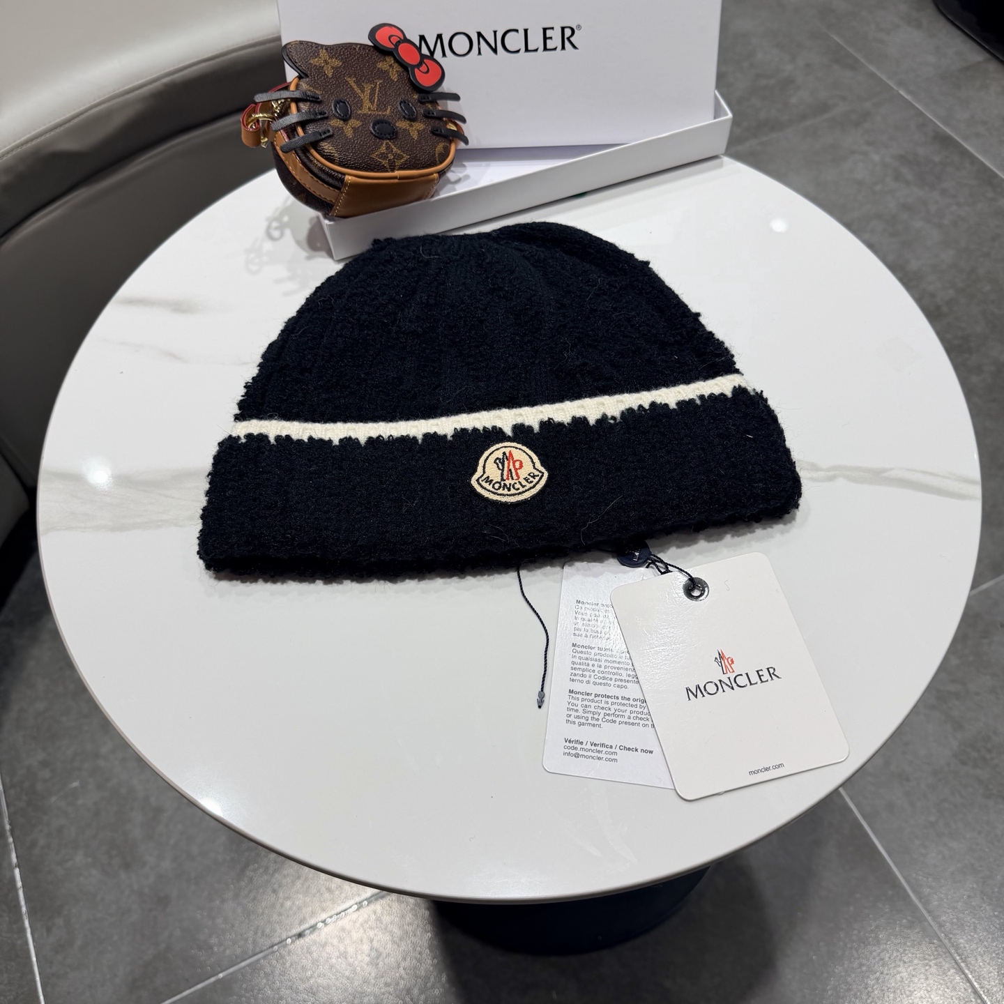 NO:643415,The MONCLER woolen hat is very soft and comfortable, warm and fashionable, simple and elegant, and versatile!  Hats bucket hat, baseball cap, knitted hat, hat, Moncler, espadrilles, hats19860909蒙口针织帽MONCLER毛线帽质量非常柔软舒服,保暖又时尚,简约大气,百搭款！帽子渔夫帽棒球帽针织帽,帽子,Moncler,espadrilles,hats,hat