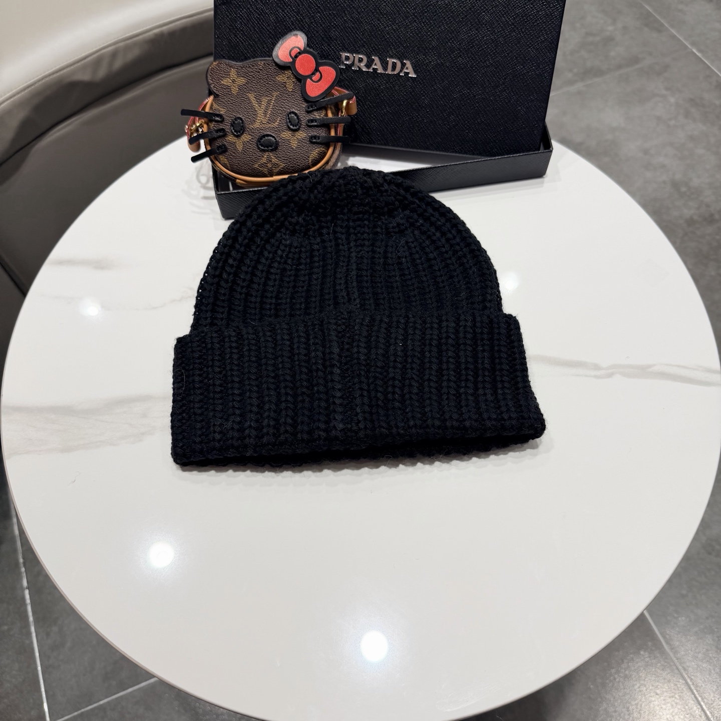 普拉达 Prada 🫓最新三角标 针织帽毛线帽女宽松冷帽，秋冬季保暖加厚 新款护耳针织帽