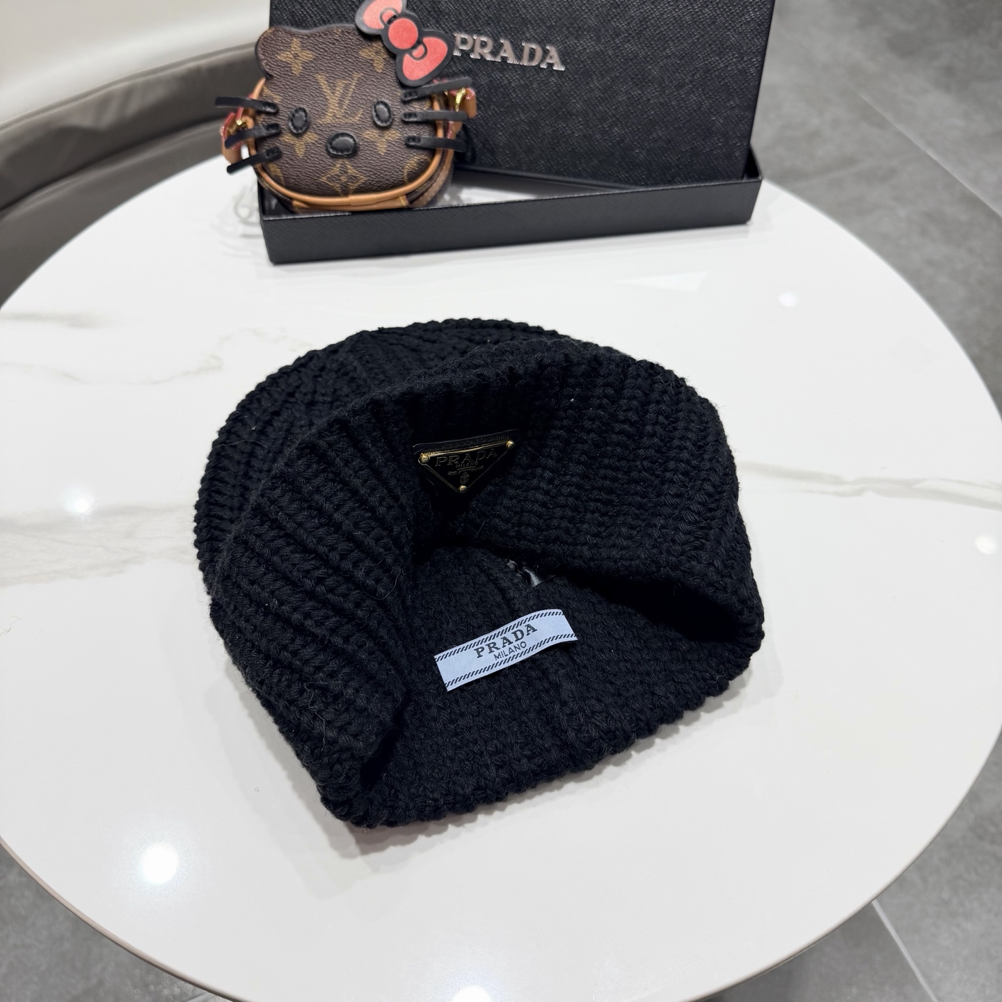 普拉达 Prada 🫓最新三角标 针织帽毛线帽女宽松冷帽，秋冬季保暖加厚 新款护耳针织帽