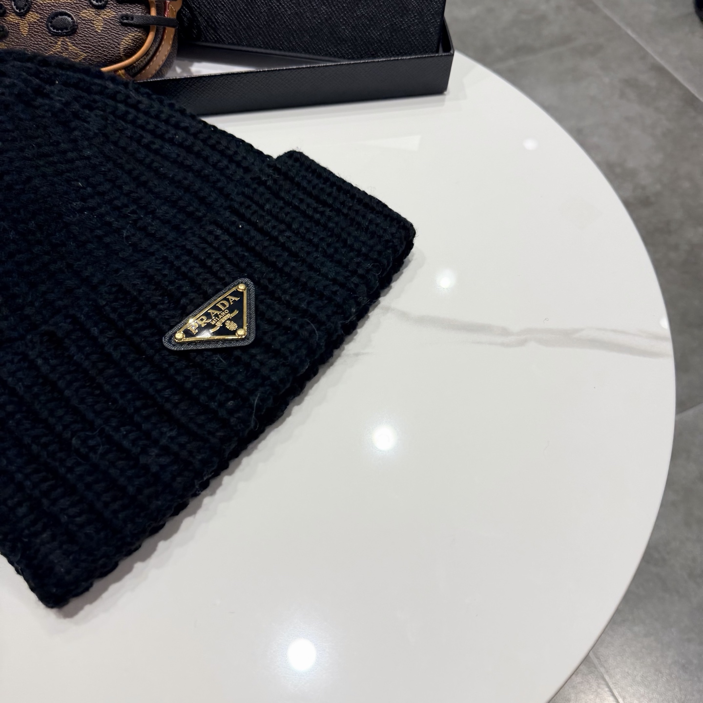 普拉达 Prada 🫓最新三角标 针织帽毛线帽女宽松冷帽，秋冬季保暖加厚 新款护耳针织帽