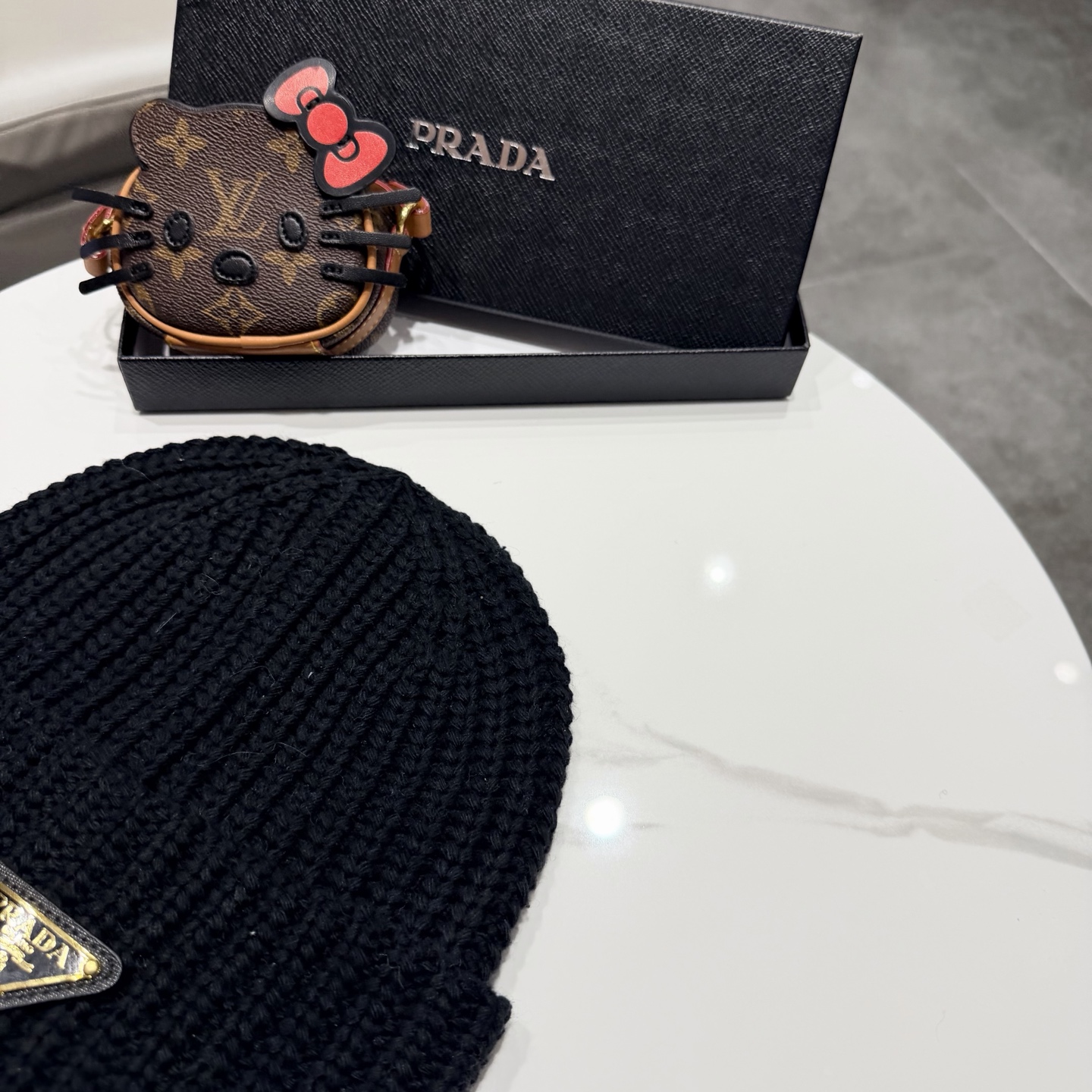 普拉达 Prada 🫓最新三角标 针织帽毛线帽女宽松冷帽，秋冬季保暖加厚 新款护耳针织帽