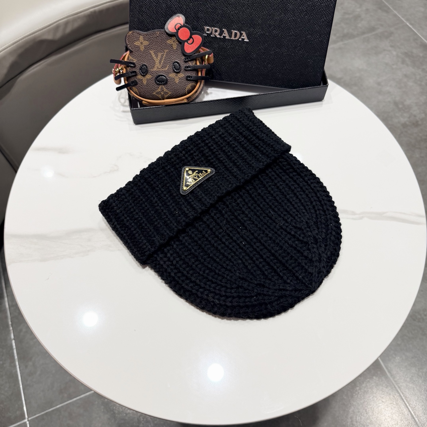 普拉达 Prada 🫓最新三角标 针织帽毛线帽女宽松冷帽，秋冬季保暖加厚 新款护耳针织帽