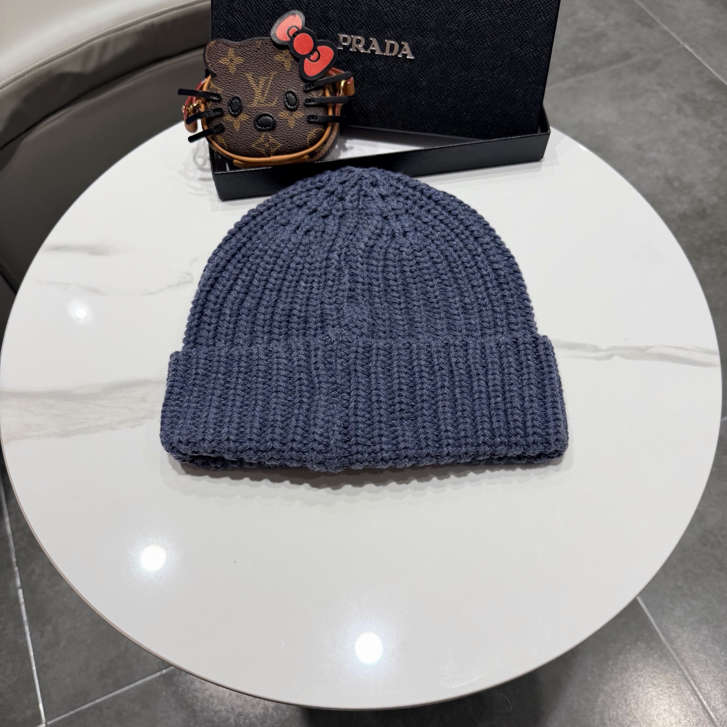 普拉达 Prada 🫓最新三角标 针织帽毛线帽女宽松冷帽，秋冬季保暖加厚 新款护耳针织帽