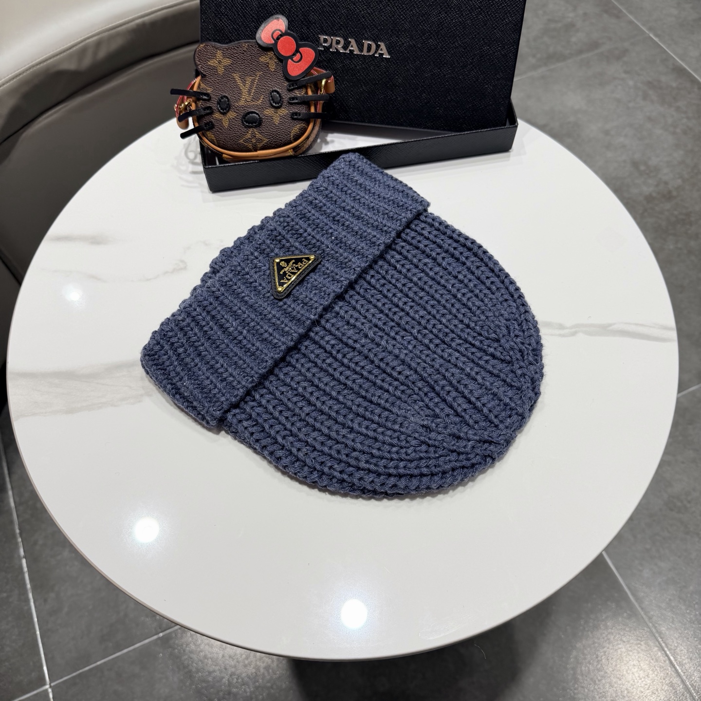 普拉达 Prada 🫓最新三角标 针织帽毛线帽女宽松冷帽，秋冬季保暖加厚 新款护耳针织帽
