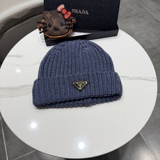 普拉达 Prada 🫓最新三角标 针织帽毛线帽女宽松冷帽,秋冬季保暖加厚 新款护耳针织帽 普拉达 Prada 🫓最新三角标 针织帽毛线帽女宽松冷帽,秋冬季保暖加厚 新款护耳针织帽