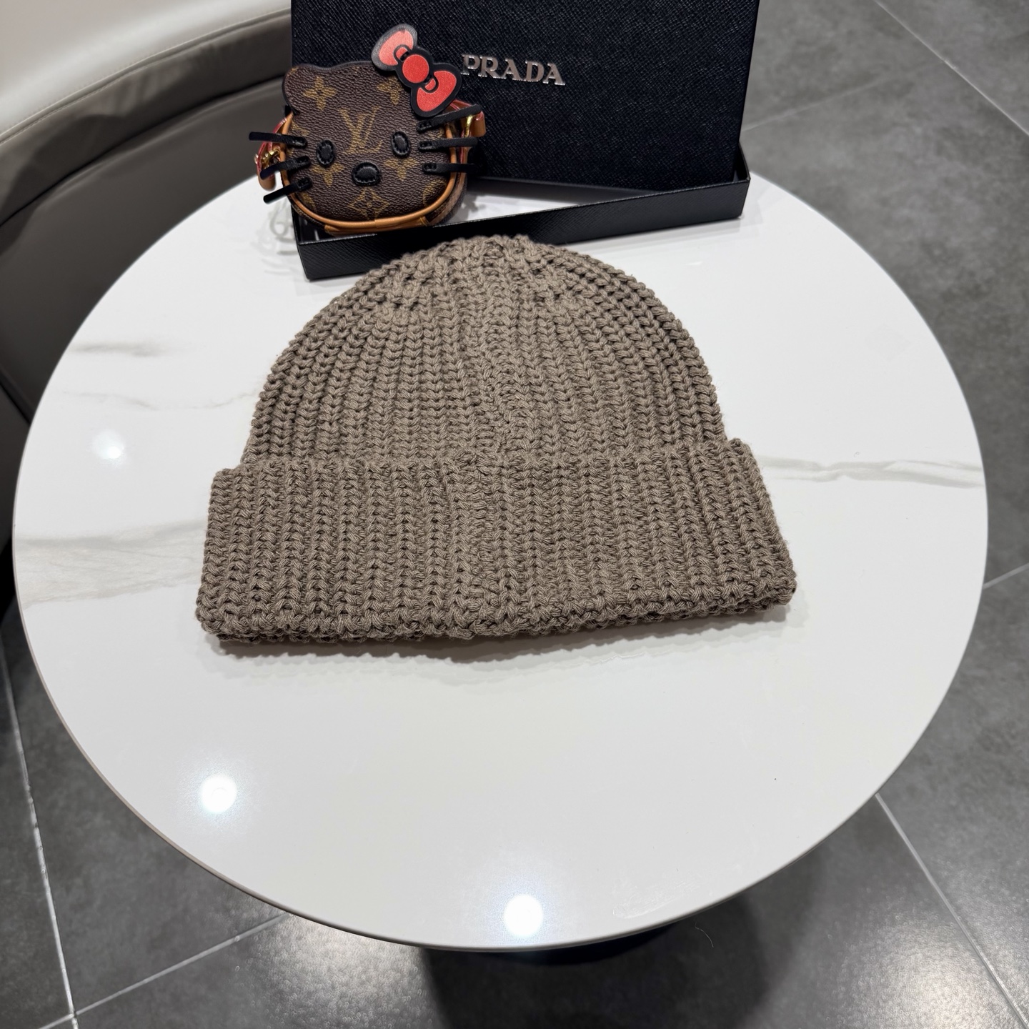 普拉达 Prada 🫓最新三角标 针织帽毛线帽女宽松冷帽，秋冬季保暖加厚 新款护耳针织帽