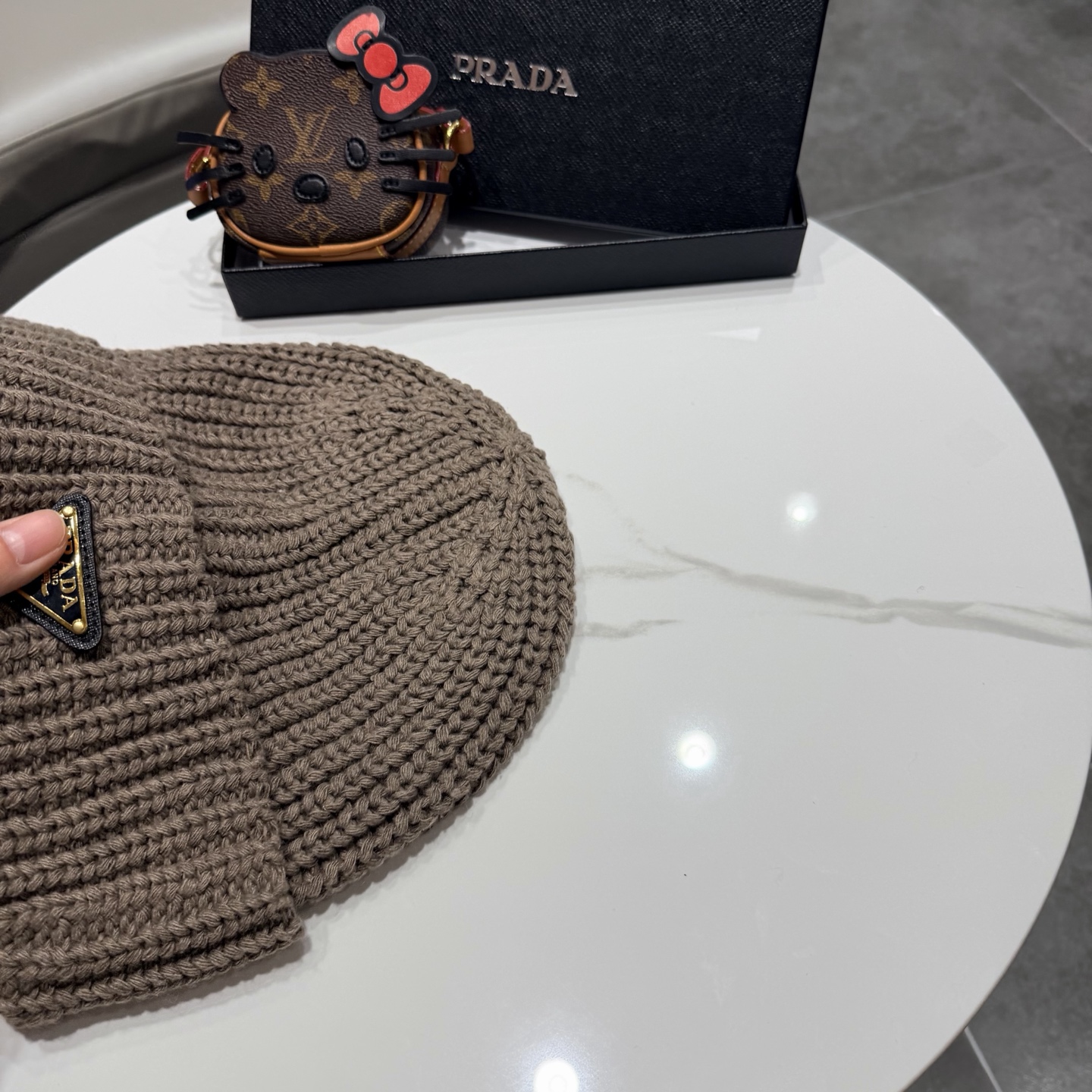普拉达 Prada 🫓最新三角标 针织帽毛线帽女宽松冷帽，秋冬季保暖加厚 新款护耳针织帽