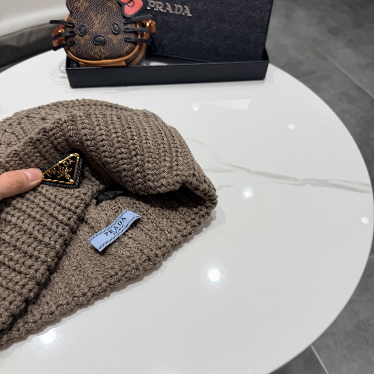 普拉达 Prada 🫓最新三角标 针织帽毛线帽女宽松冷帽，秋冬季保暖加厚 新款护耳针织帽