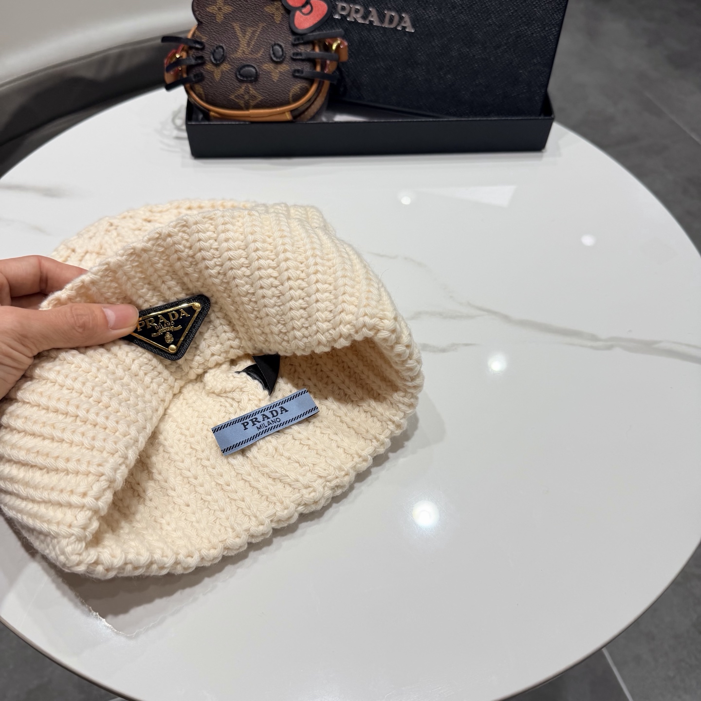 普拉达 Prada 🫓最新三角标 针织帽毛线帽女宽松冷帽，秋冬季保暖加厚 新款护耳针织帽
