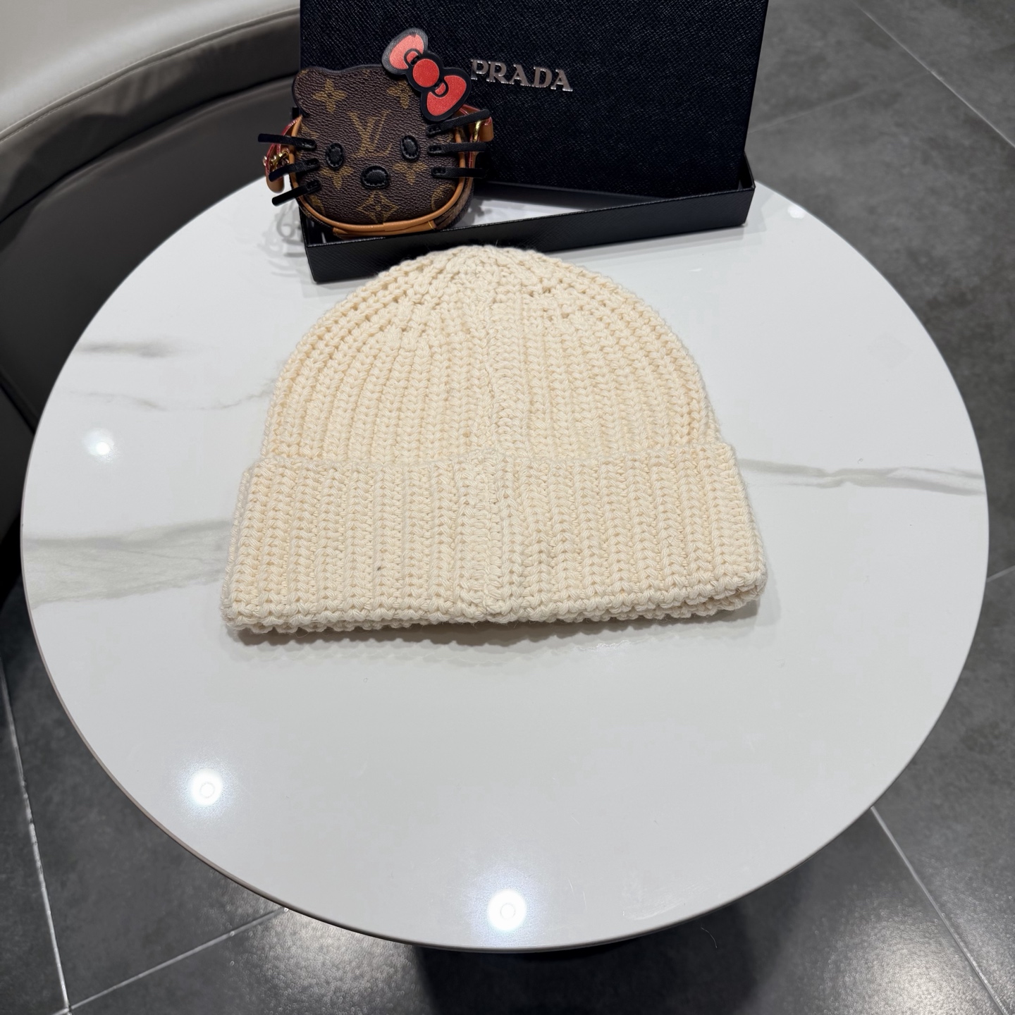 普拉达 Prada 🫓最新三角标 针织帽毛线帽女宽松冷帽，秋冬季保暖加厚 新款护耳针织帽